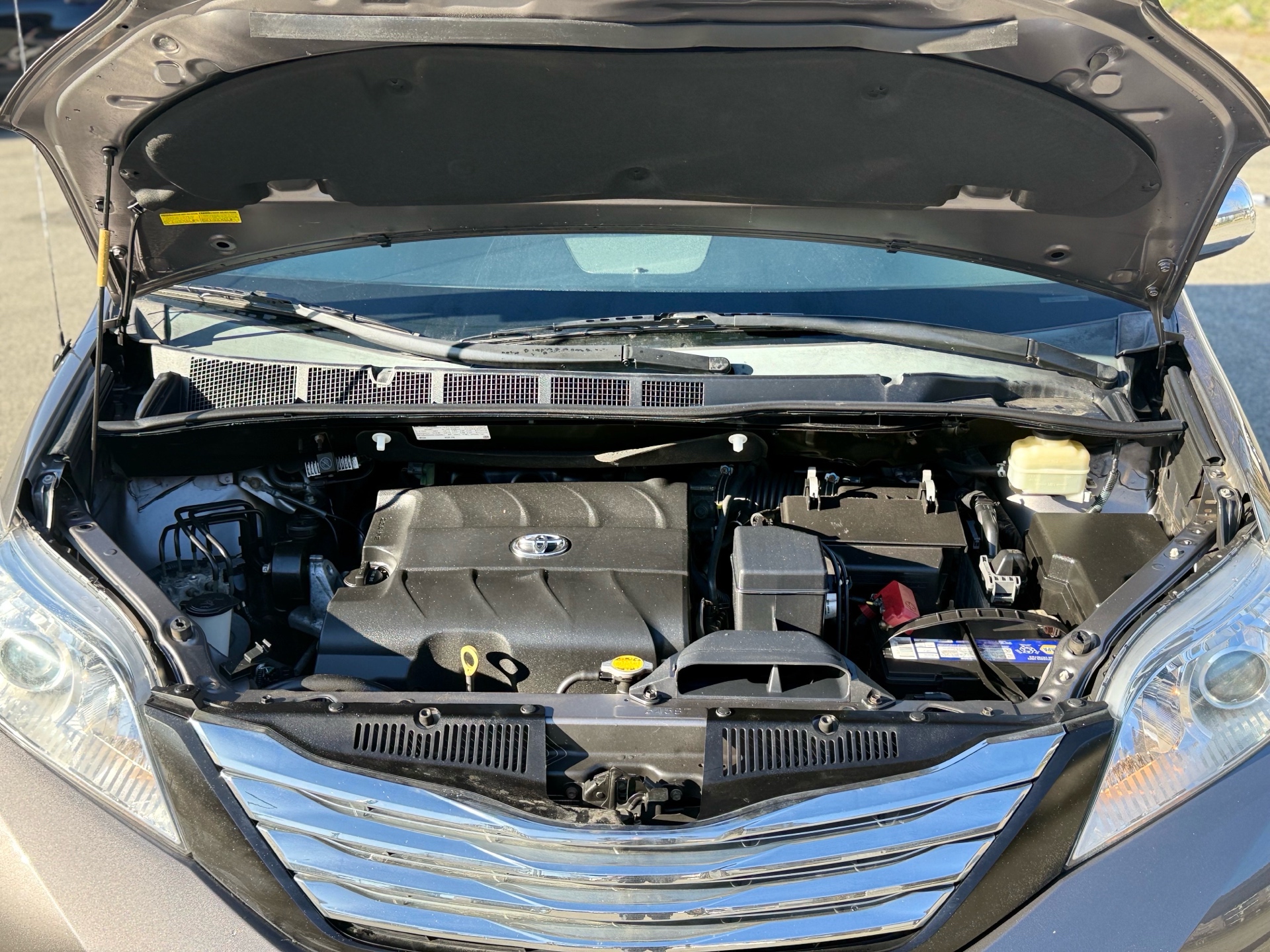 /parwazautomotiveltd/2015-Toyota-Sienna-46377318378973054.jpg