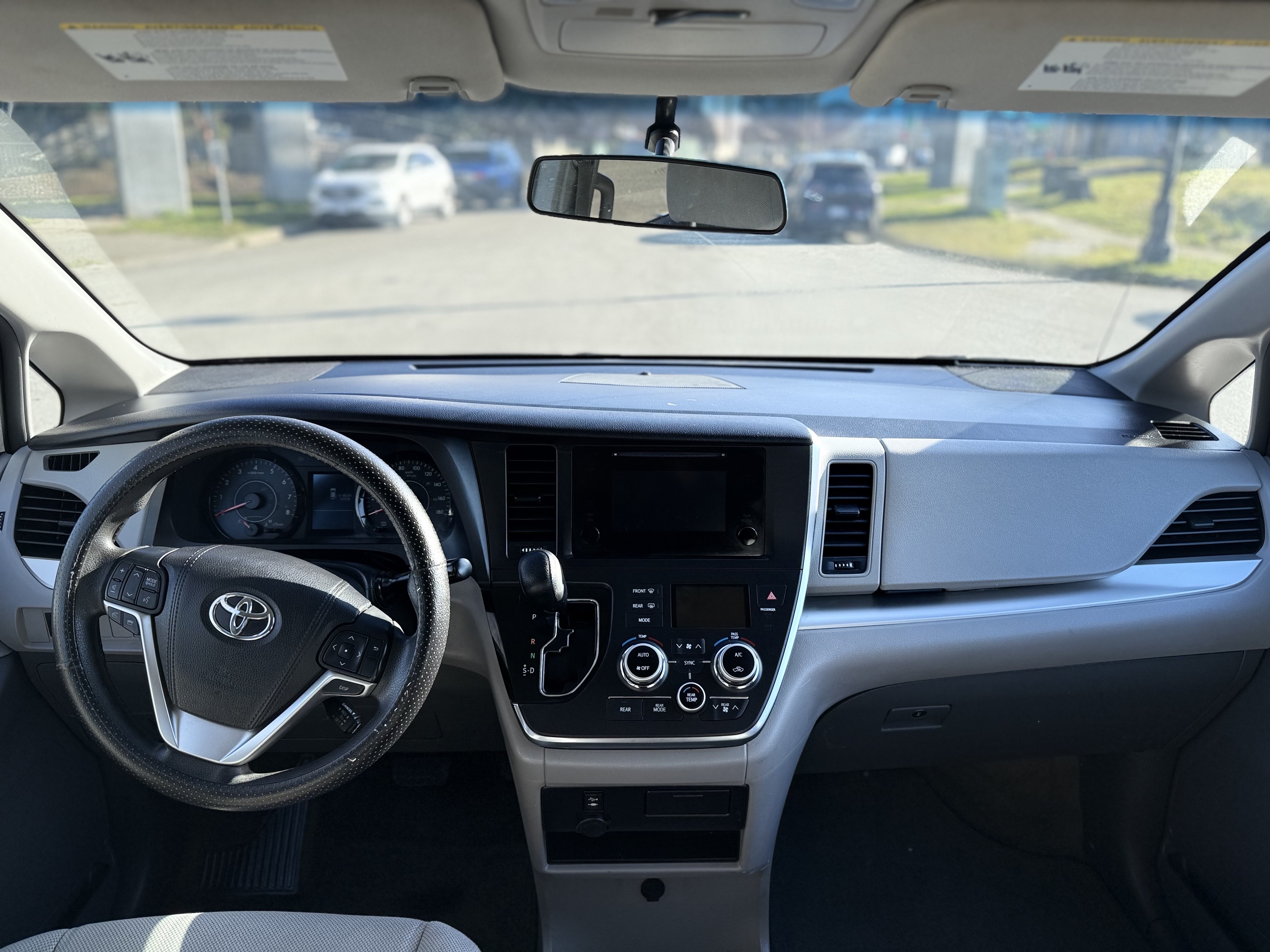/parwazautomotiveltd/2015-Toyota-Sienna-7642700506794495.jpg