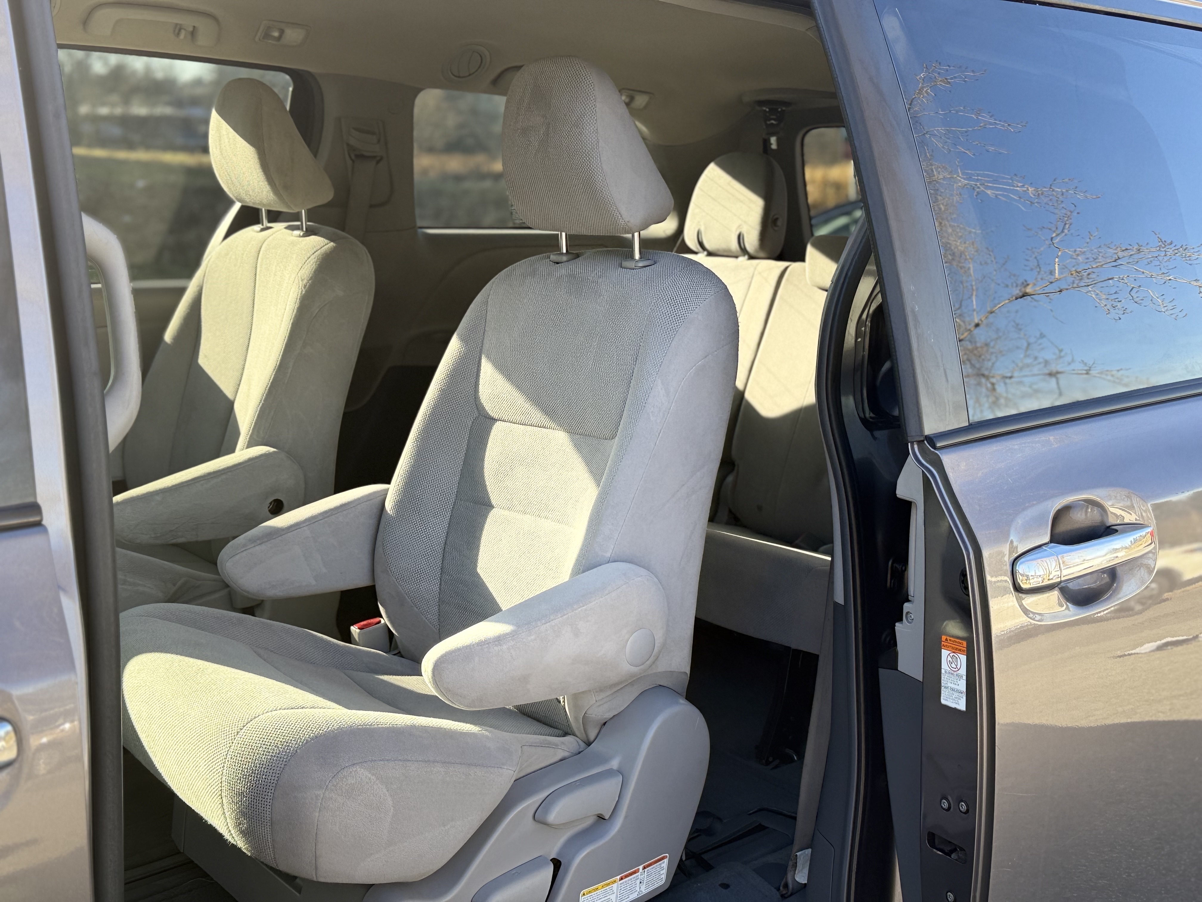 /parwazautomotiveltd/2015-Toyota-Sienna-9169882745354805.jpg