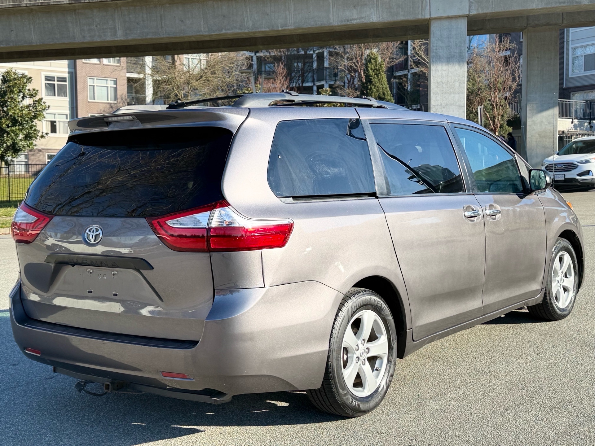 /parwazautomotiveltd/2015-Toyota-Sienna-9241892717312321.jpg