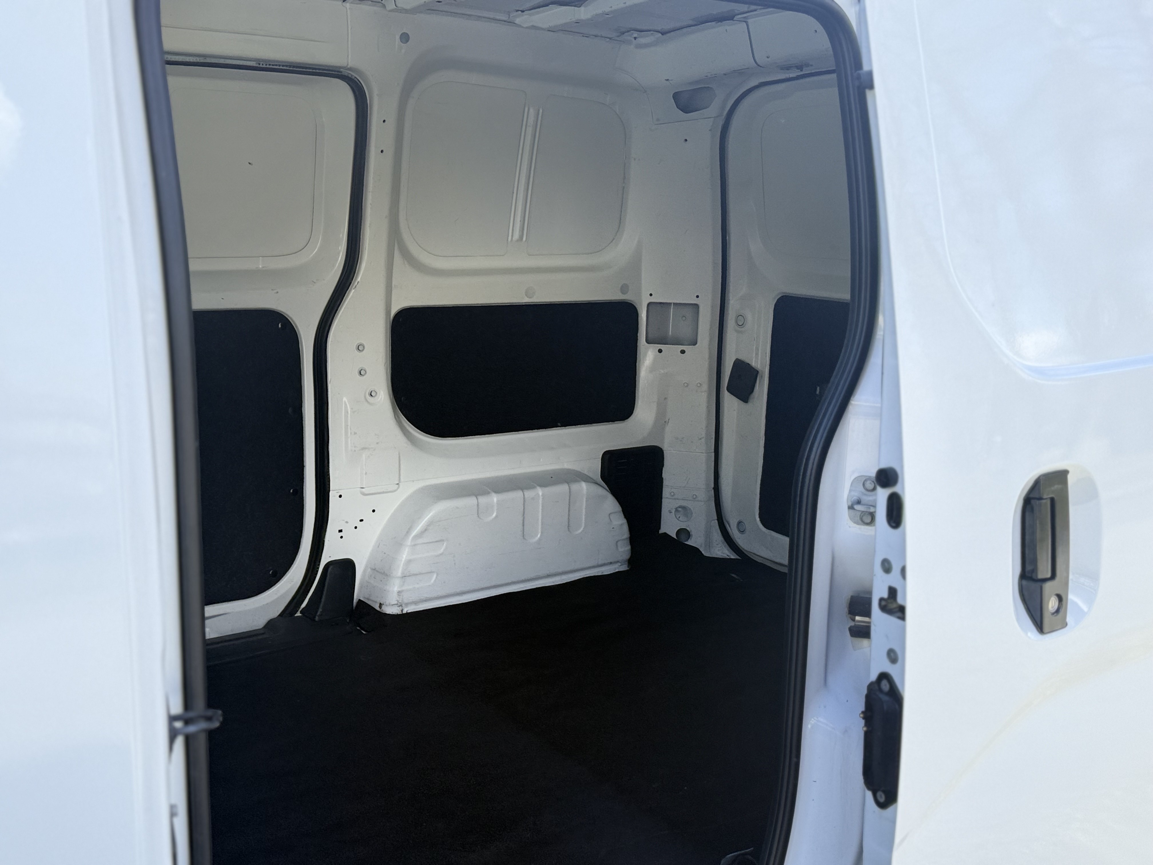 /parwazautomotiveltd/2017-Nissan-NV200-3036396249491855.jpg