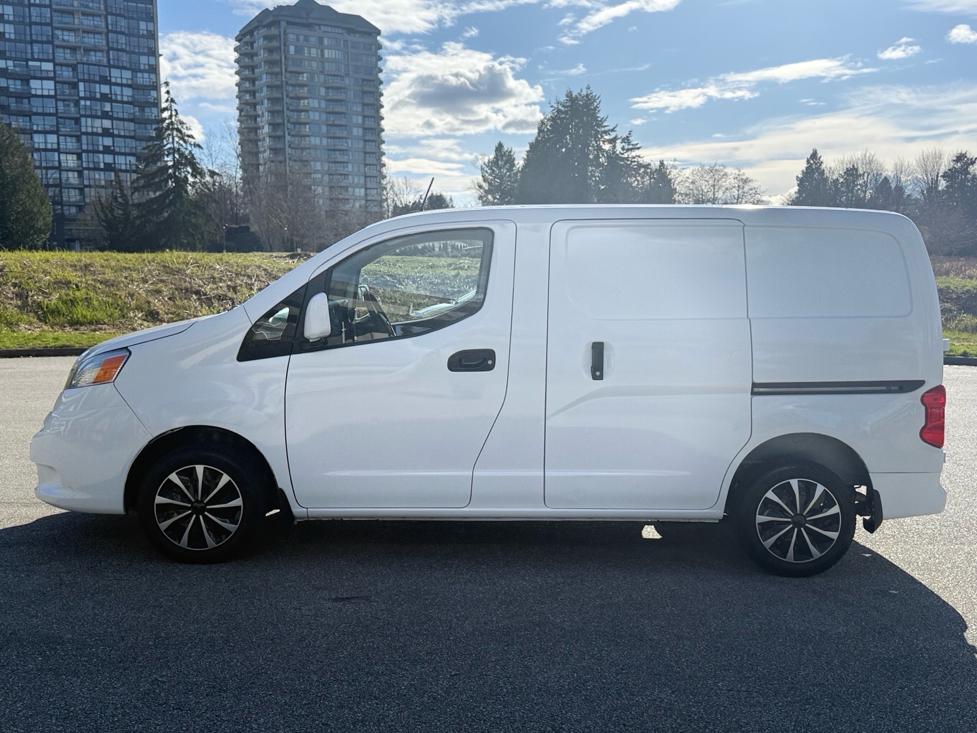 /parwazautomotiveltd/2017-Nissan-NV200-927797010574688.jpg