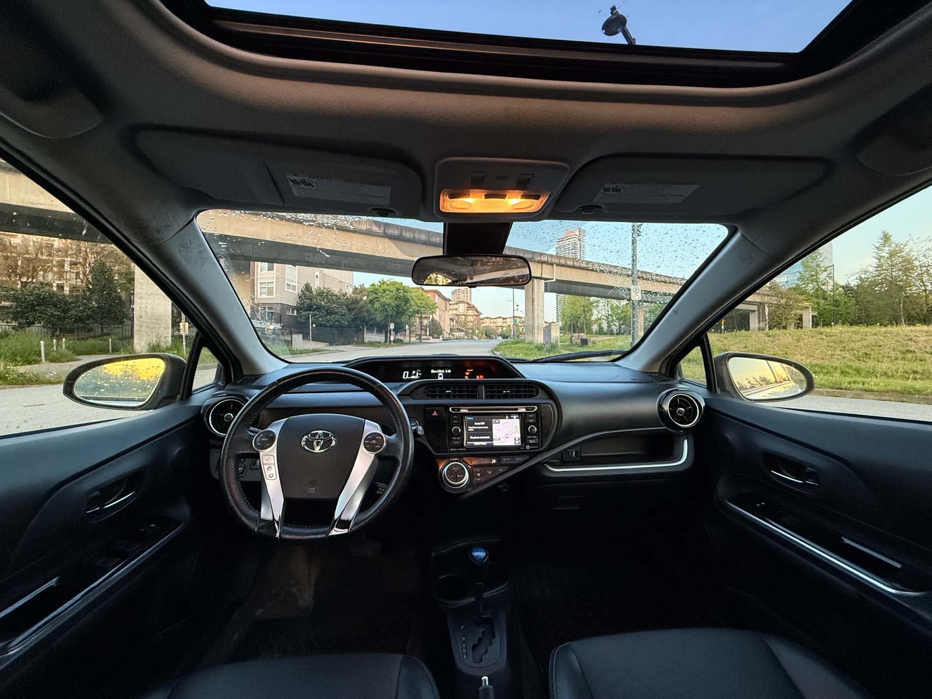 /parwazautomotiveltd/2017-Toyota-Priusc-43940151188181376.jpg