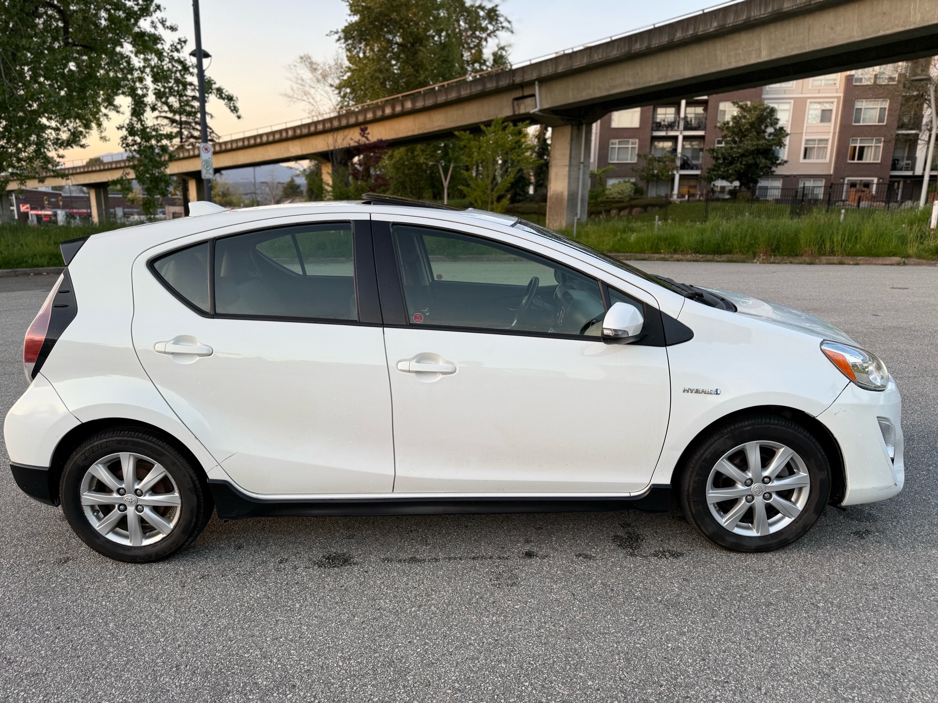 /parwazautomotiveltd/2017-Toyota-Priusc-5442848682211261.jpg