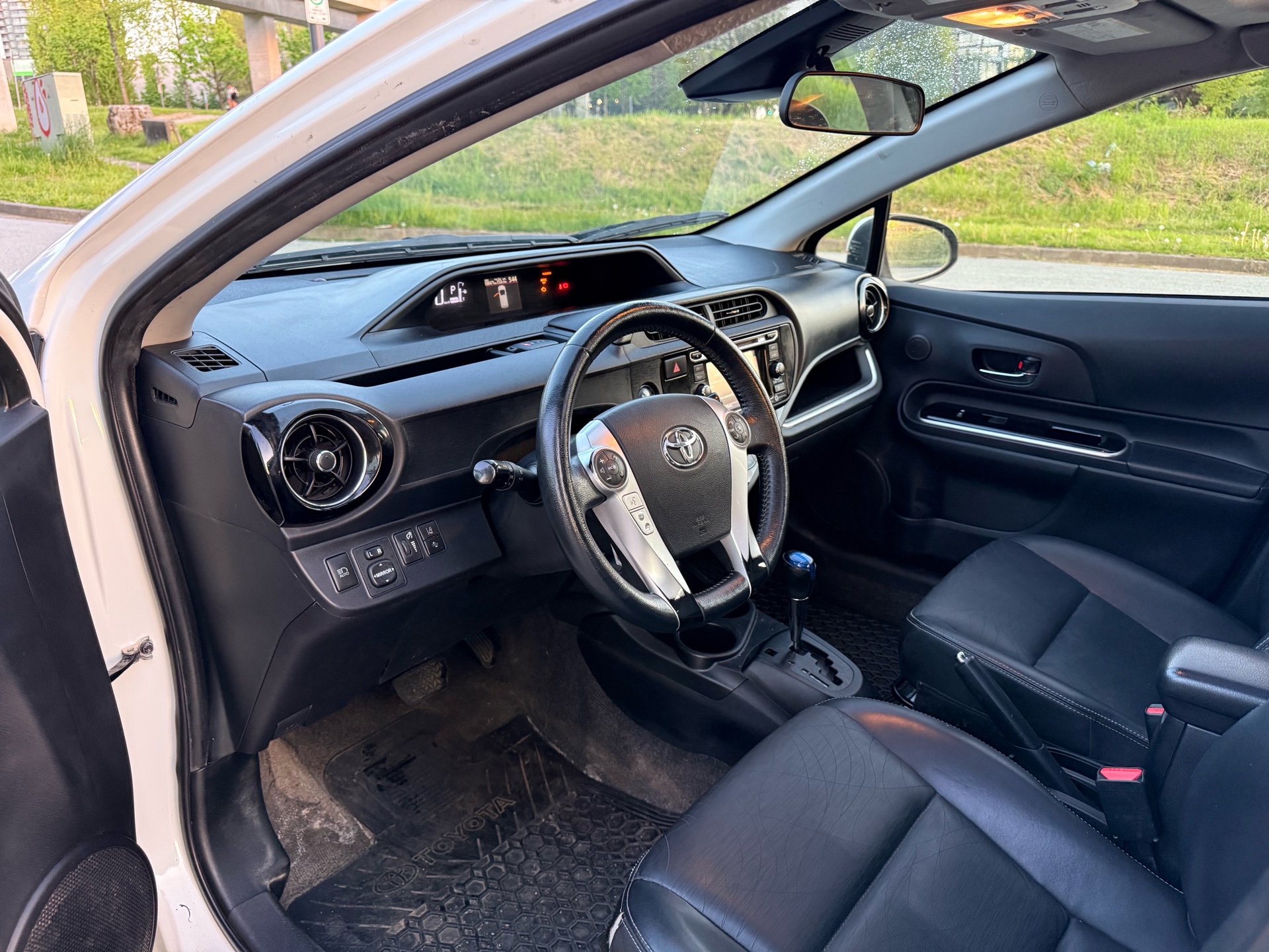 /parwazautomotiveltd/2017-Toyota-Priusc-9047381861913726.jpg