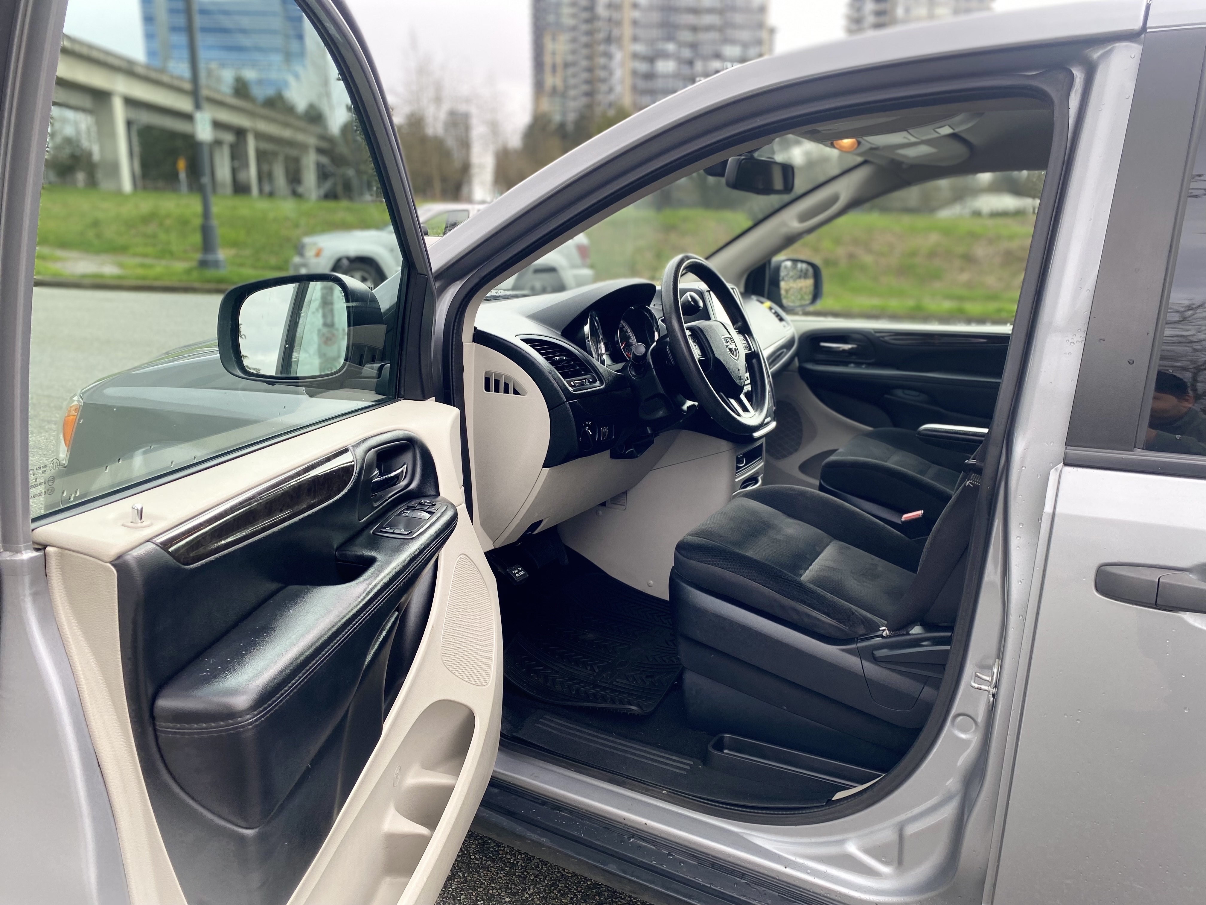 /parwazautomotiveltd/2019-Dodge-GrandCaravan-47169132757682175.jpg