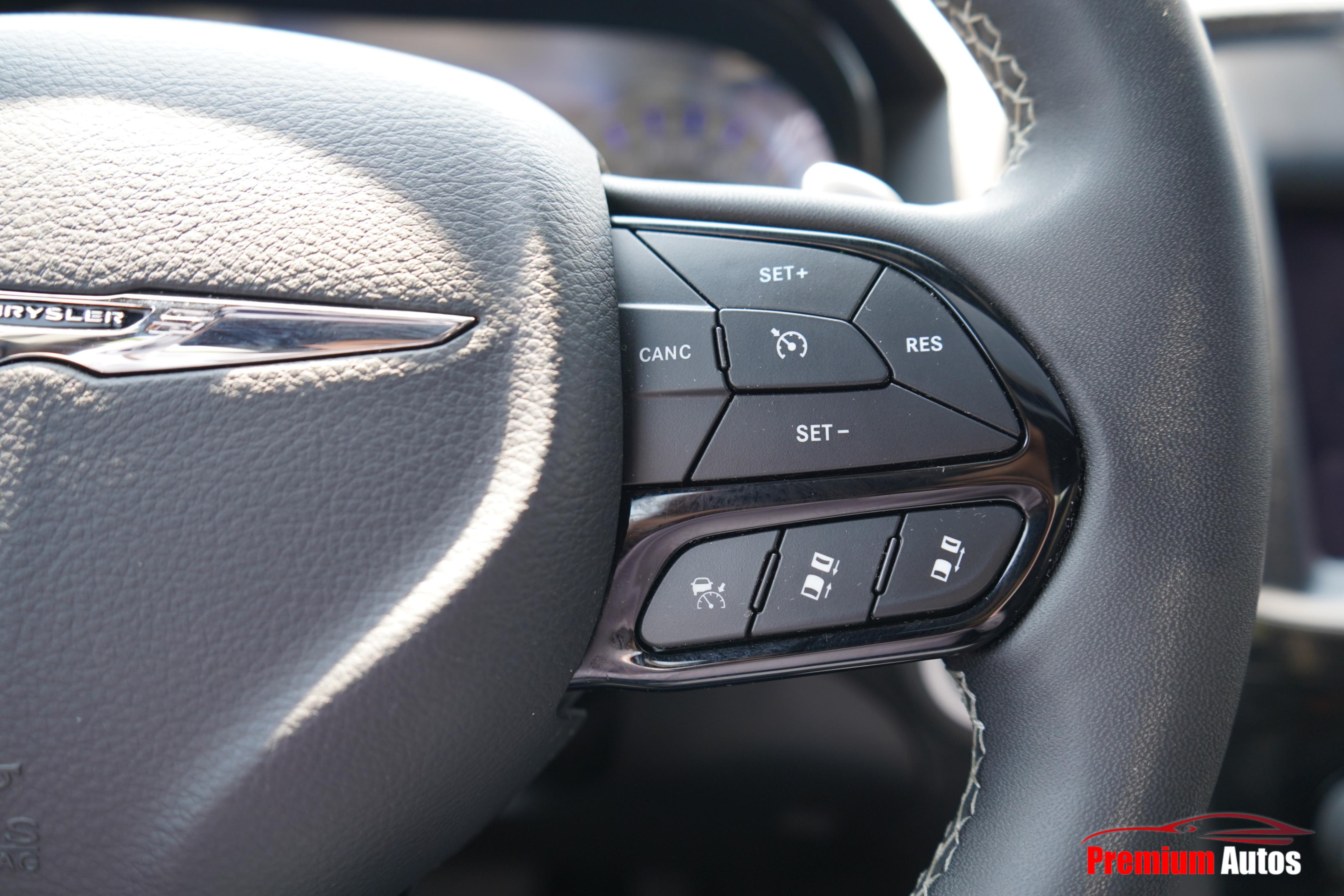 /premiumautos/2023-Chrysler-300-3318578516062176.jpg