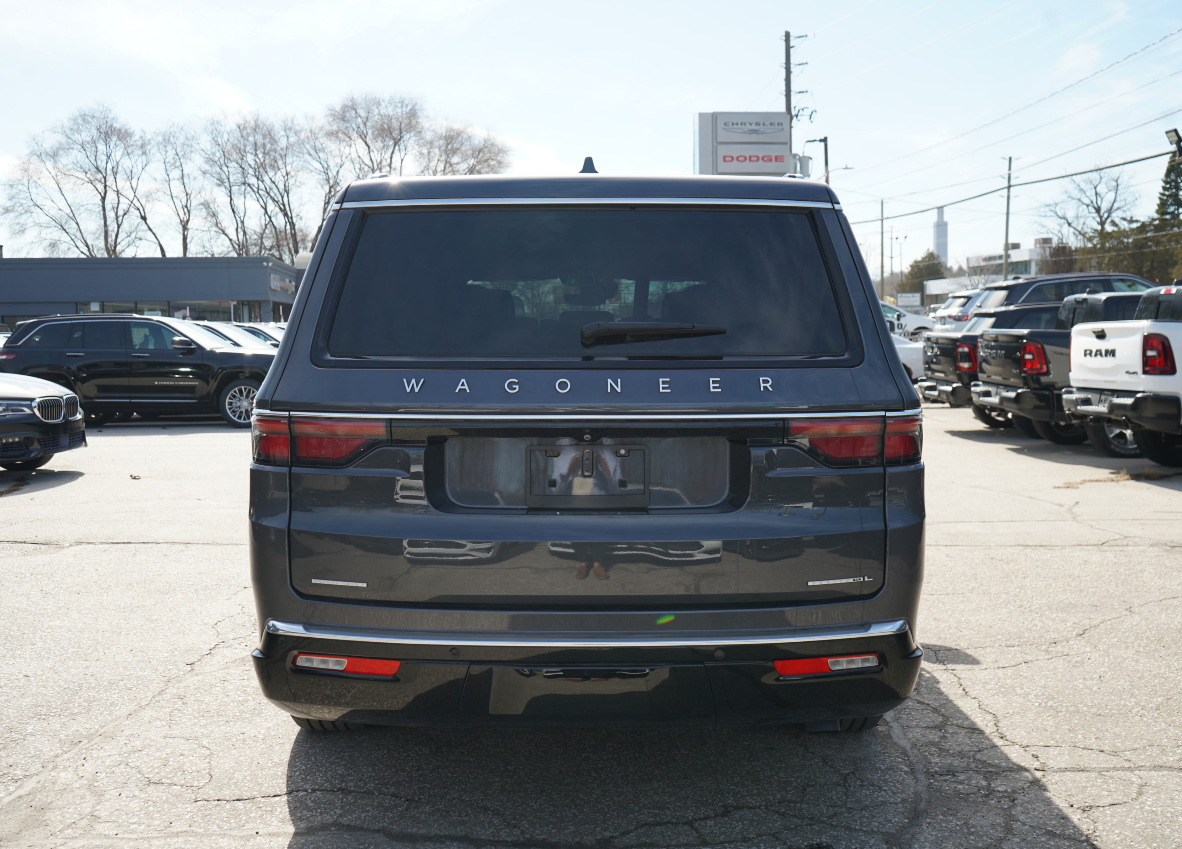 /premiumautos/2023-Jeep-WagoneerL-7203081937812554.jpg
