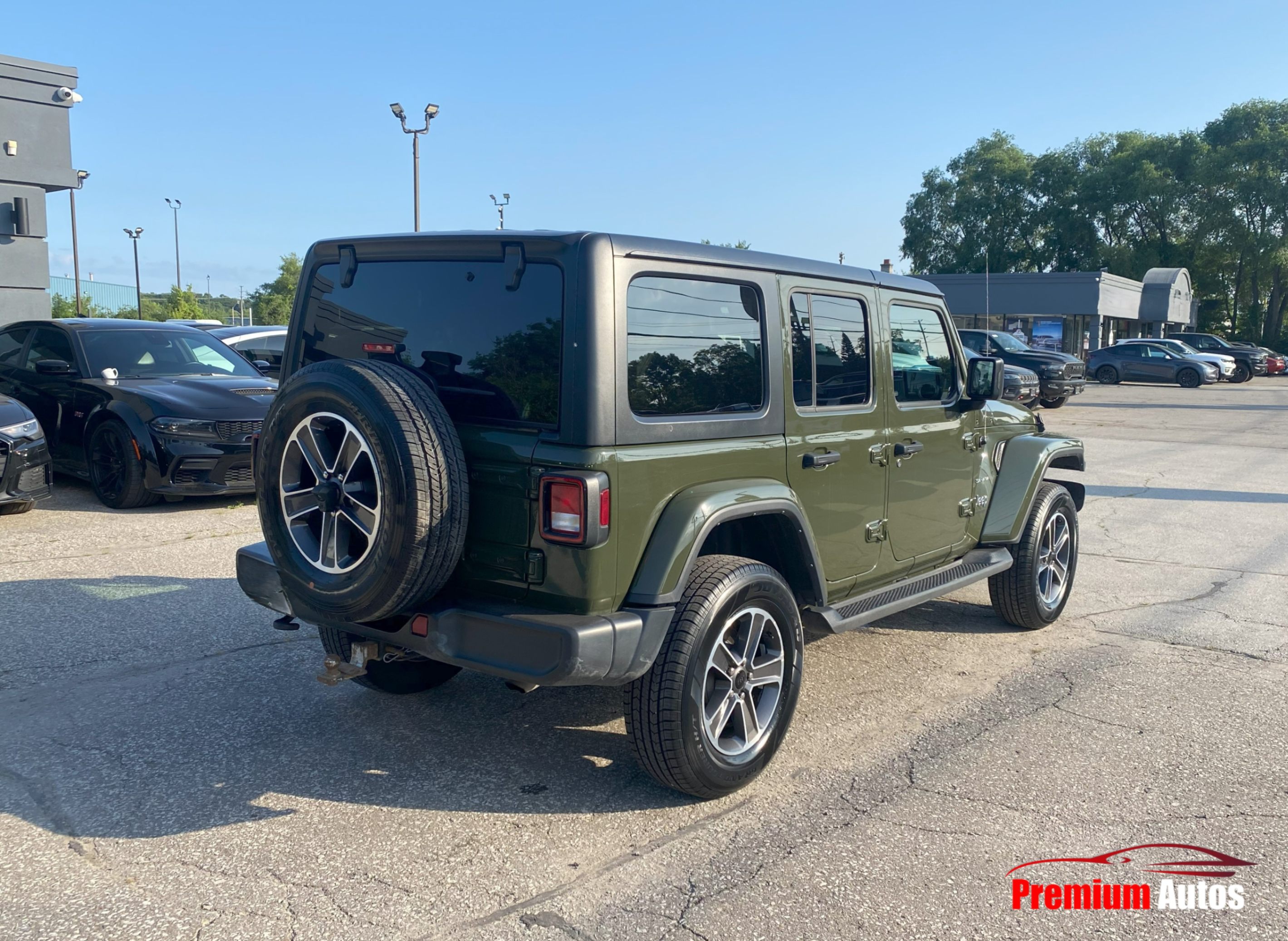 /premiumautos/2023-Jeep-Wrangler-006882274421136314.jpg