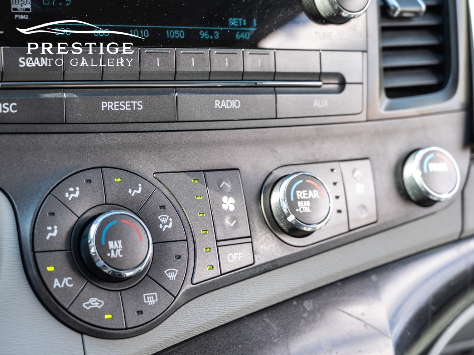 /prestigeautogallery/2011-Toyota-Sienna-8741098719393232.jpg
