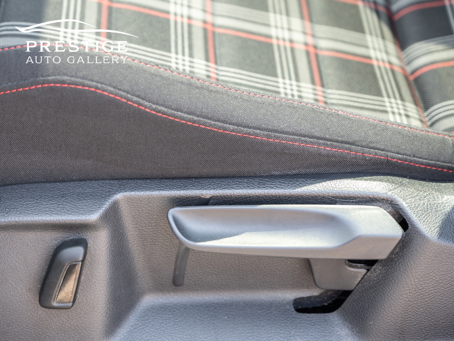/prestigeautogallery/2015-Volkswagen-GolfGTI-4928797367056732.jpg