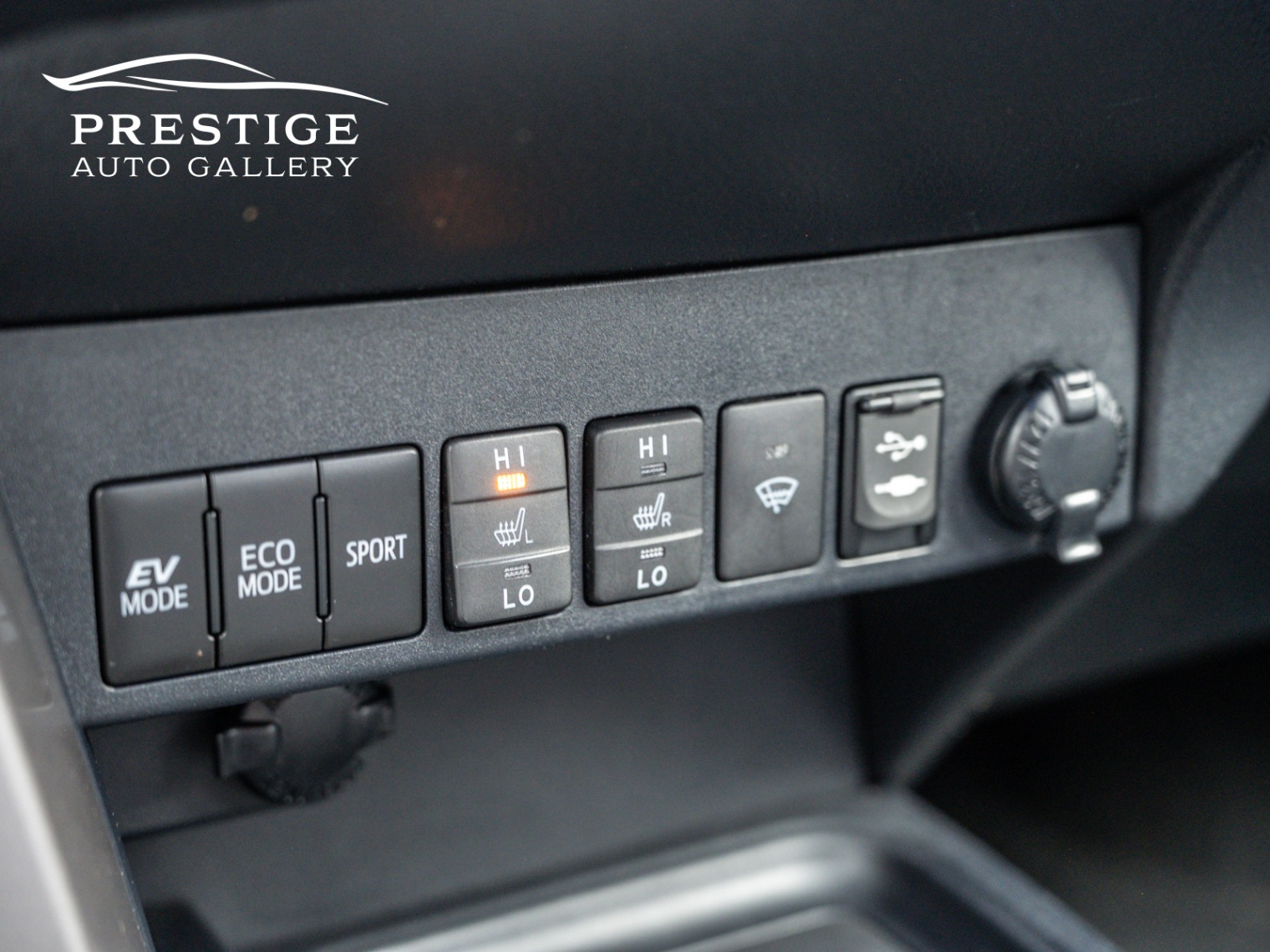 /prestigeautogallery/2016-Toyota-RAV4Hybrid-04972772431268946.jpg