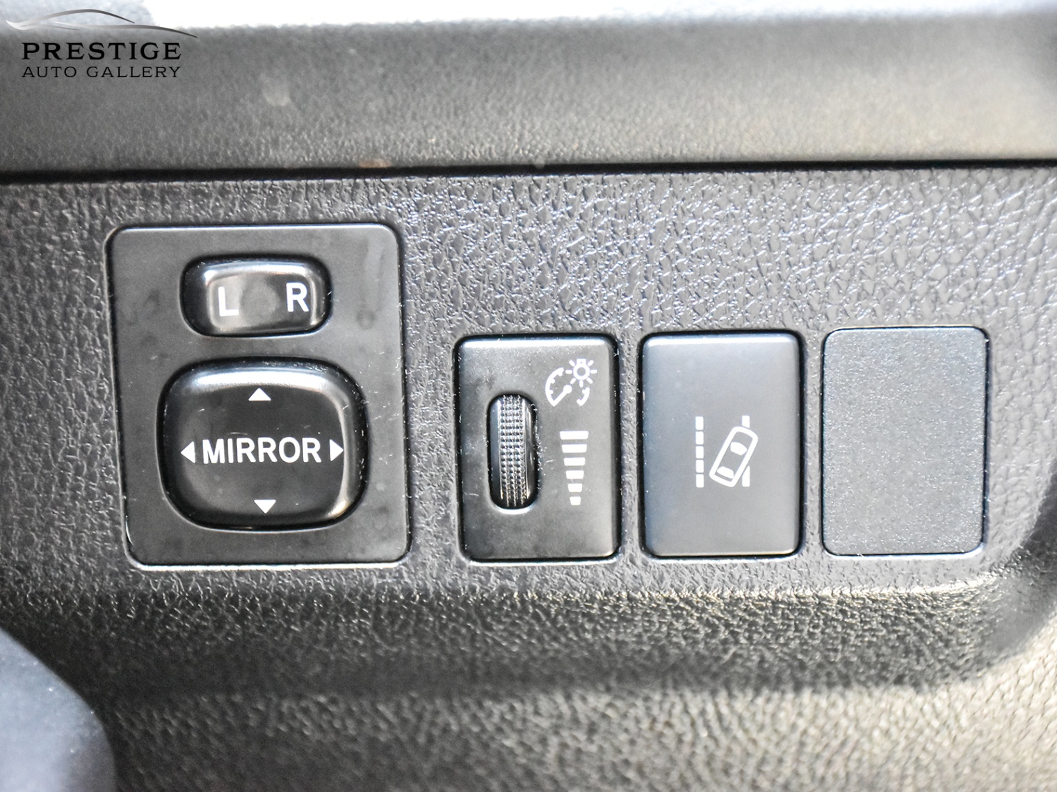 /prestigeautogallery/2017-Toyota-RAV4-10372705113407621.jpg