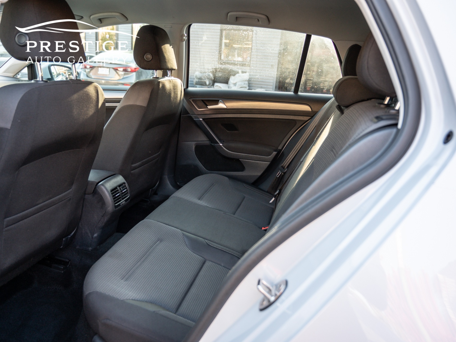 /prestigeautogallery/2017-Volkswagen-e-Golf-7897797329477381.jpg