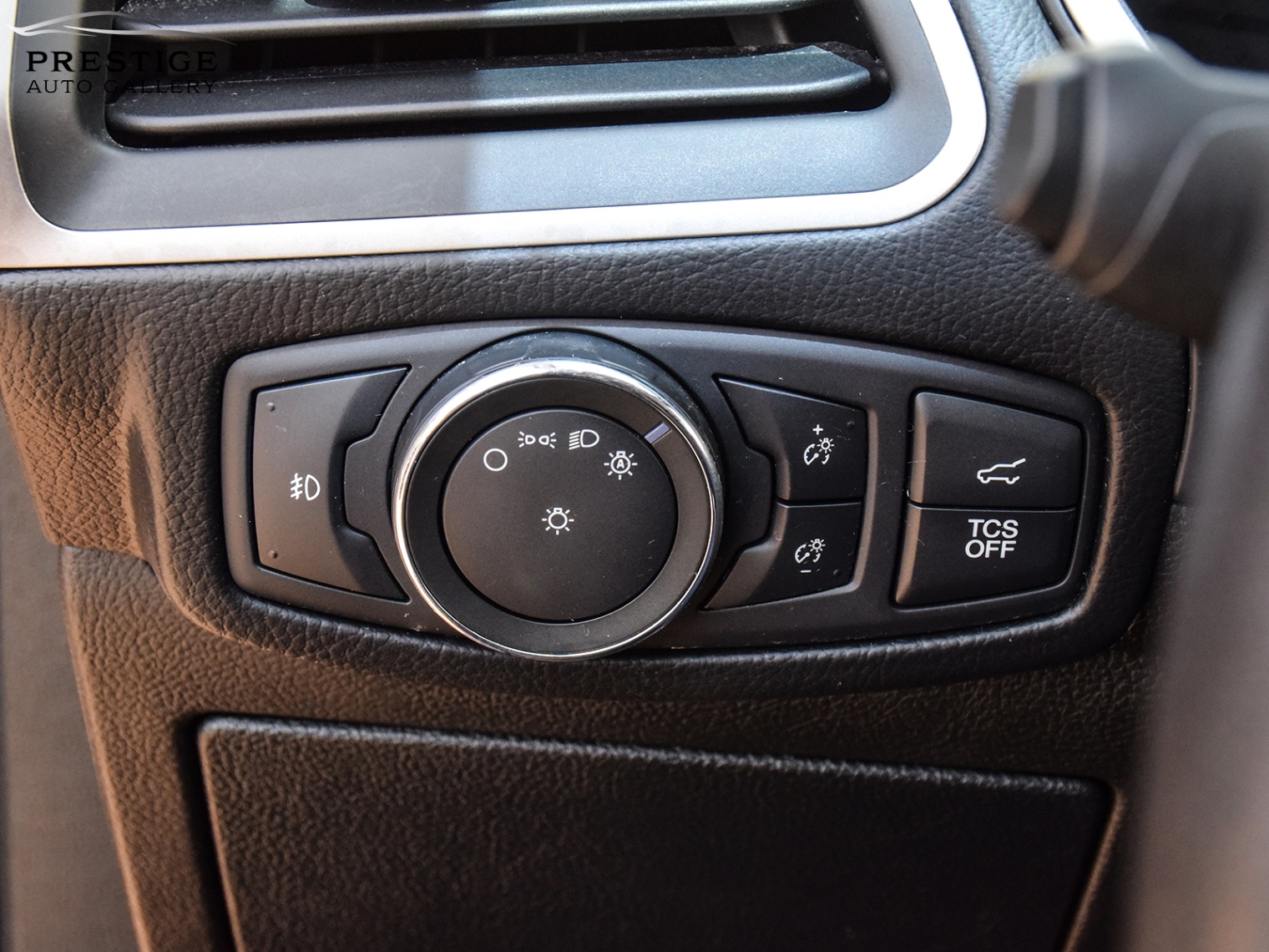 /prestigeautogallery/2019-Ford-Edge-5097105356849299.jpg