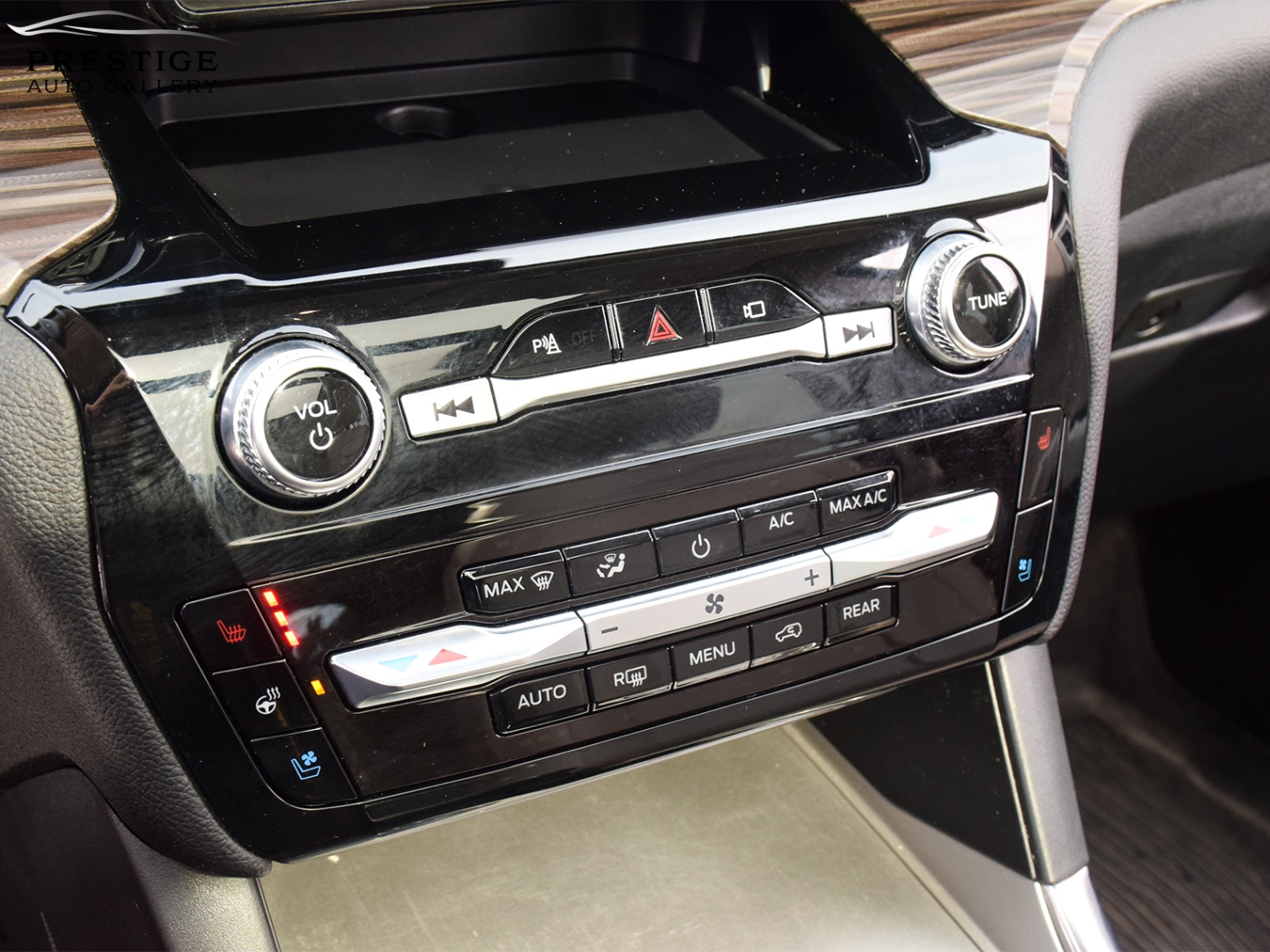/prestigeautogallery/2022-Ford-Explorer-7774229707662808.jpg