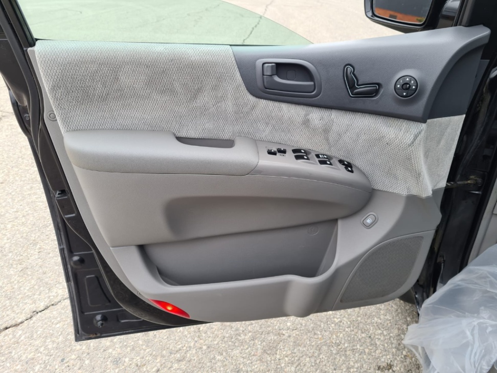 /rahmanmotors/2006-Kia-Sedona-30055891495229337.jpg