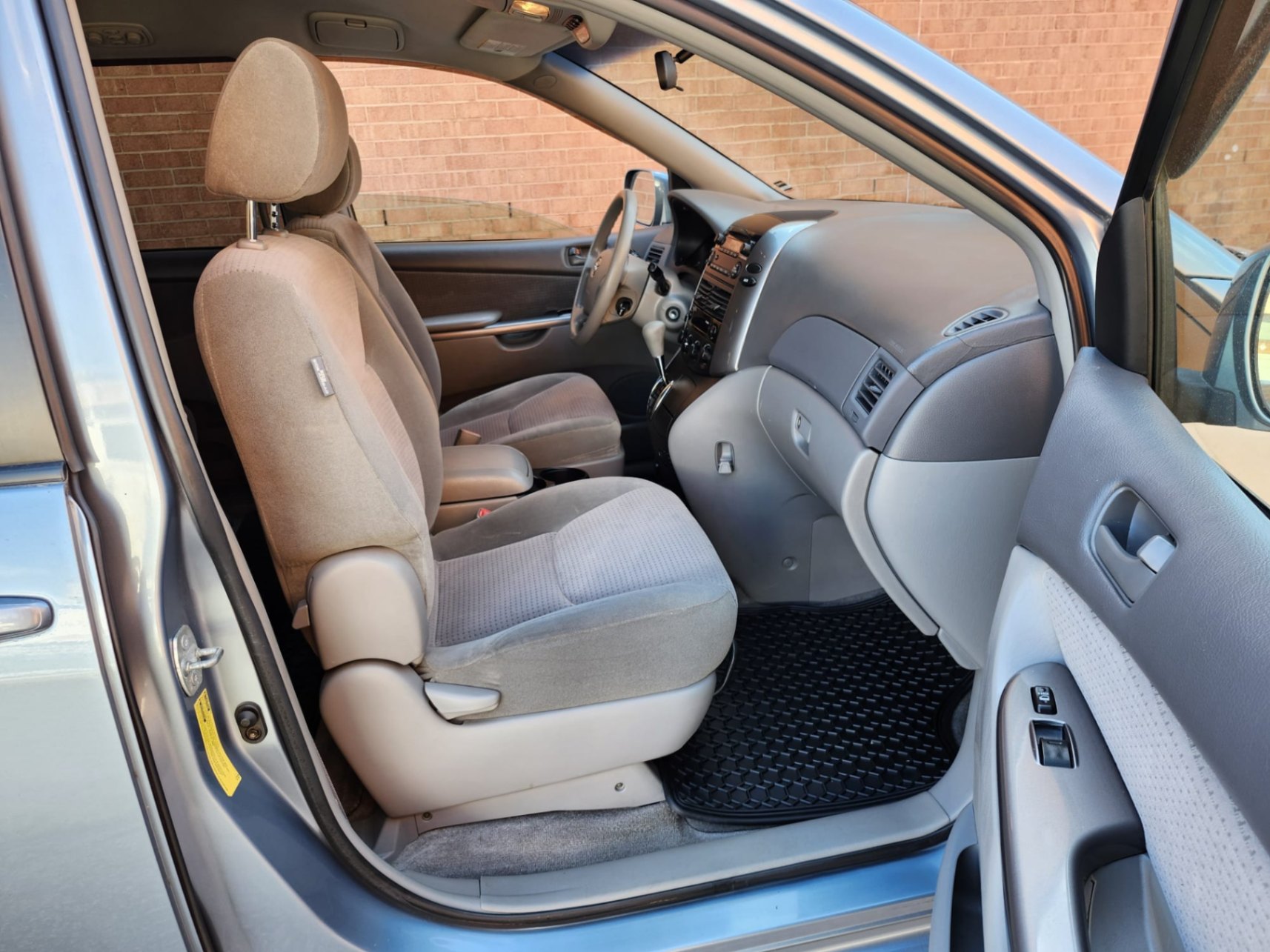 /rahmanmotors/2006-Toyota-Sienna-1485478645024736.jpg