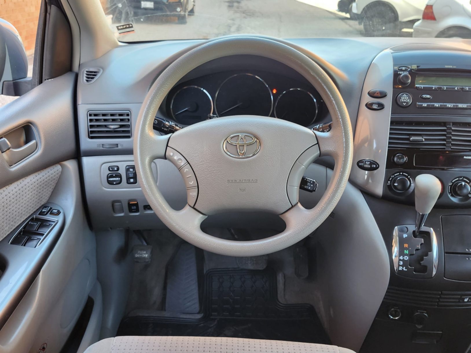 /rahmanmotors/2006-Toyota-Sienna-21299198930433327.jpg