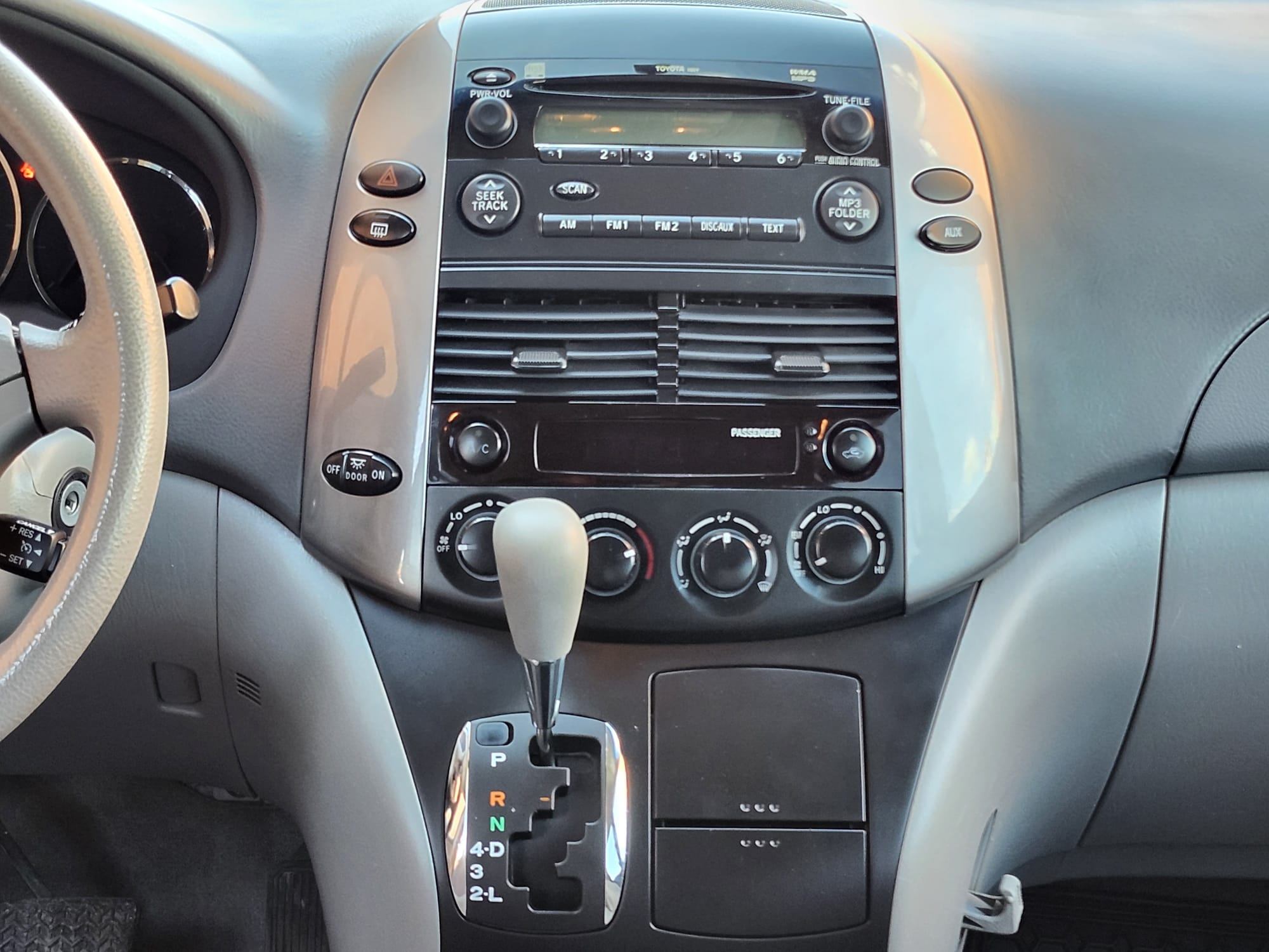 /rahmanmotors/2006-Toyota-Sienna-6846543991386758.jpg