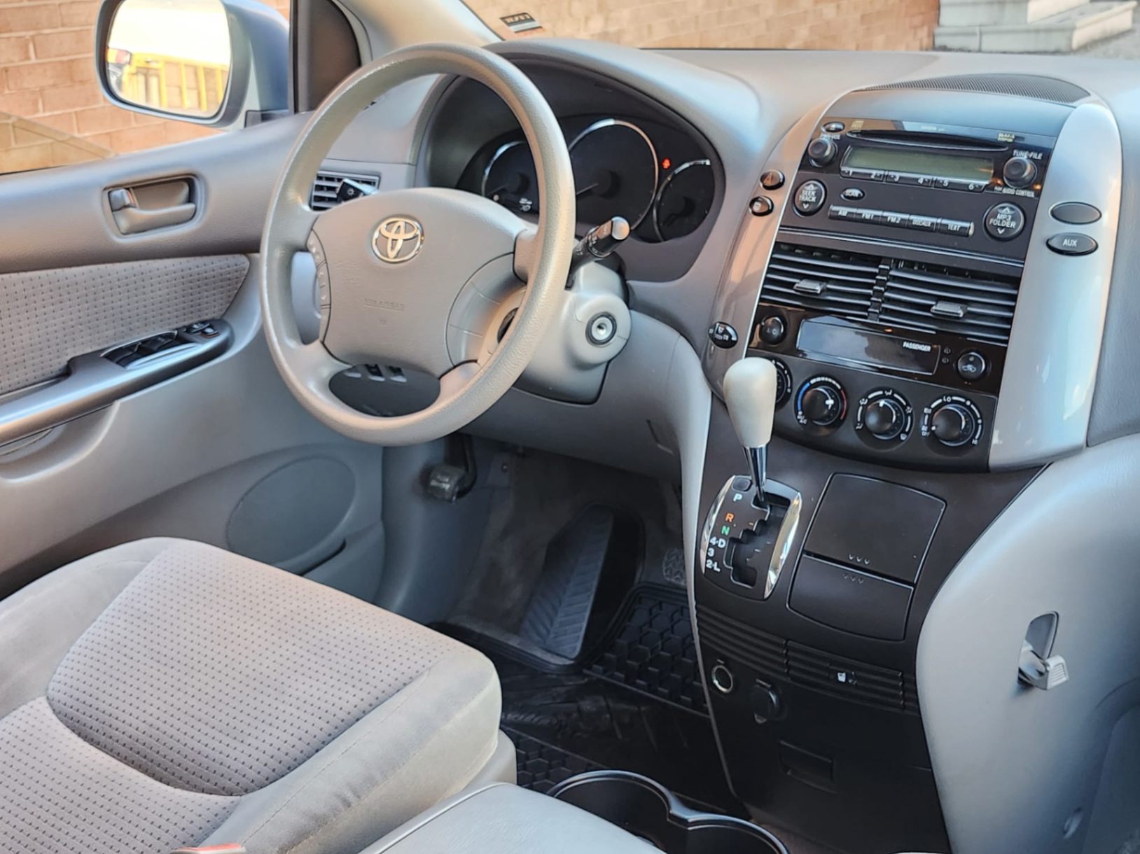 /rahmanmotors/2006-Toyota-Sienna-8434559477973145.jpg
