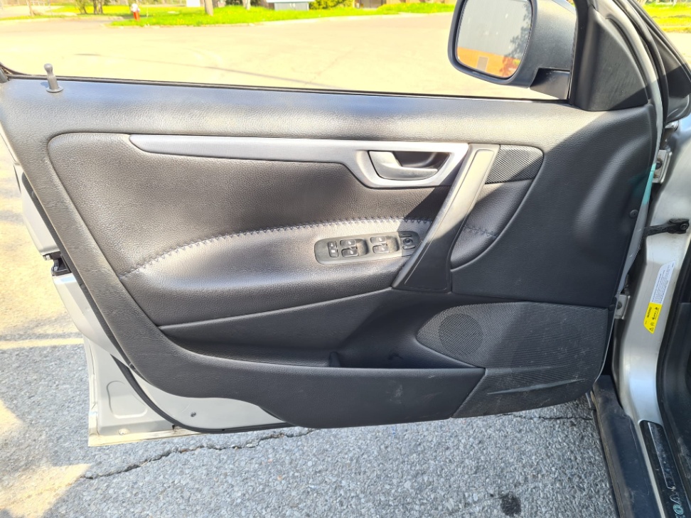 /rahmanmotors/2006-Volvo-XC70-3023692051477709.jpg