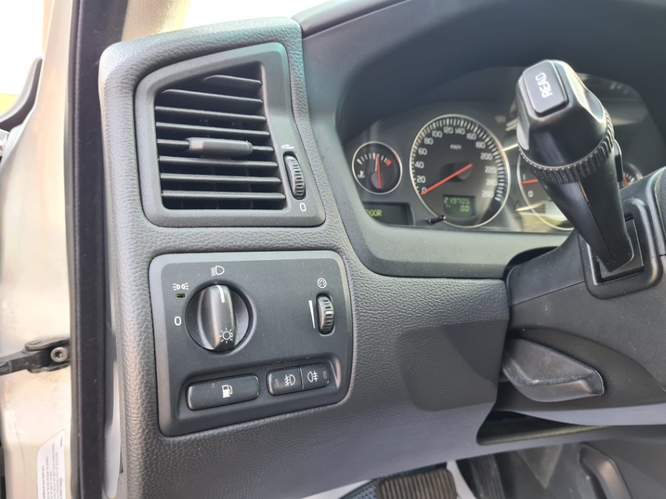 /rahmanmotors/2006-Volvo-XC70-34014279793352564.jpg