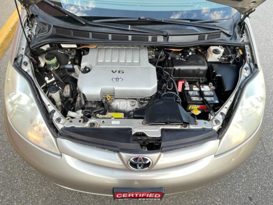 /rahmanmotors/2007-Toyota-Sienna-027985856354479033.jpg