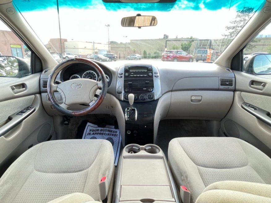 /rahmanmotors/2007-Toyota-Sienna-04376648341103029.jpg