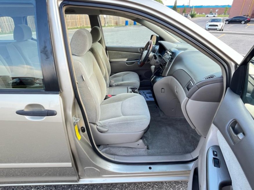 /rahmanmotors/2007-Toyota-Sienna-5938485349443752.jpg