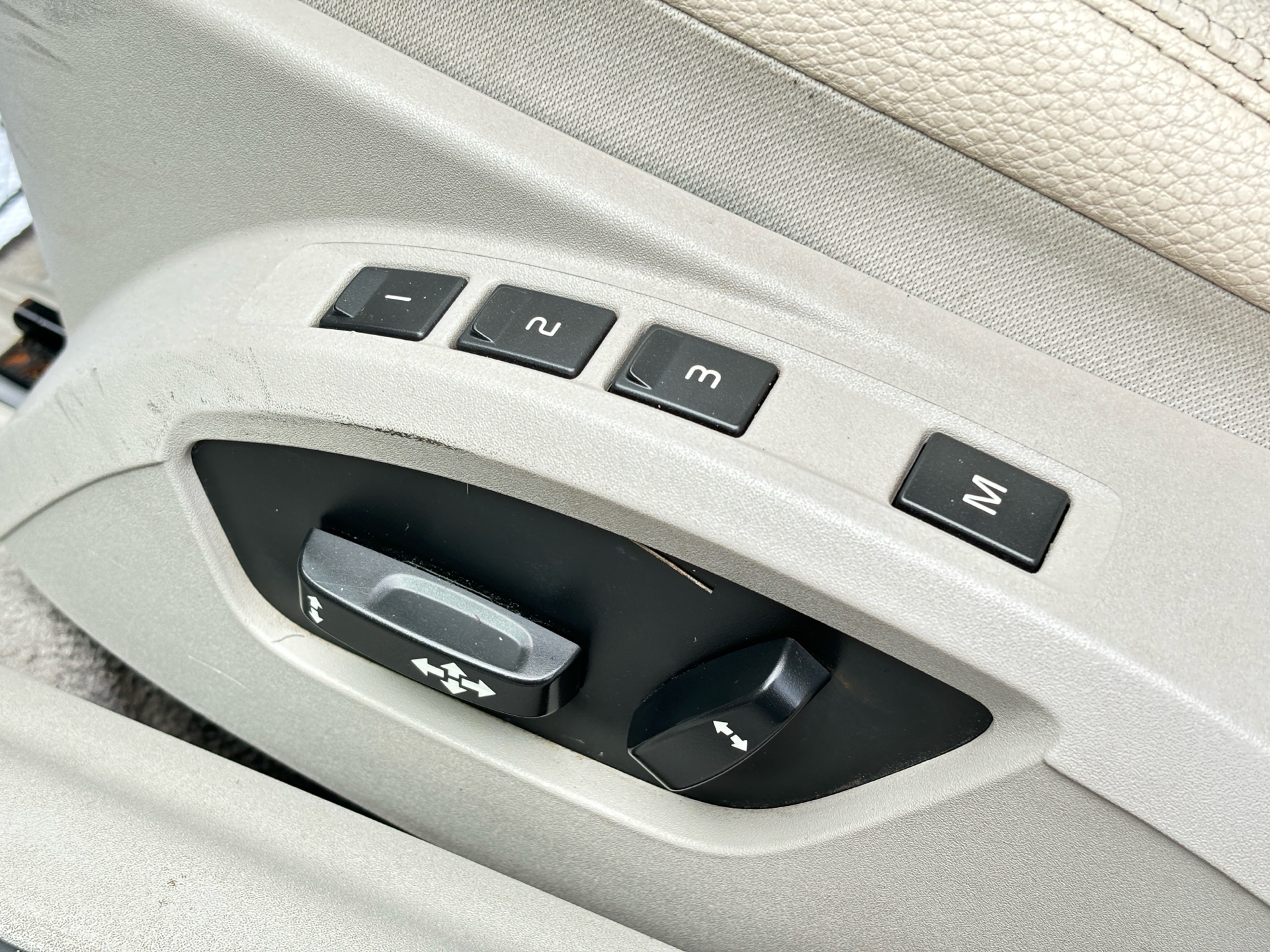 /rahmanmotors/2007-Volvo-C70-7968028417914865.jpg