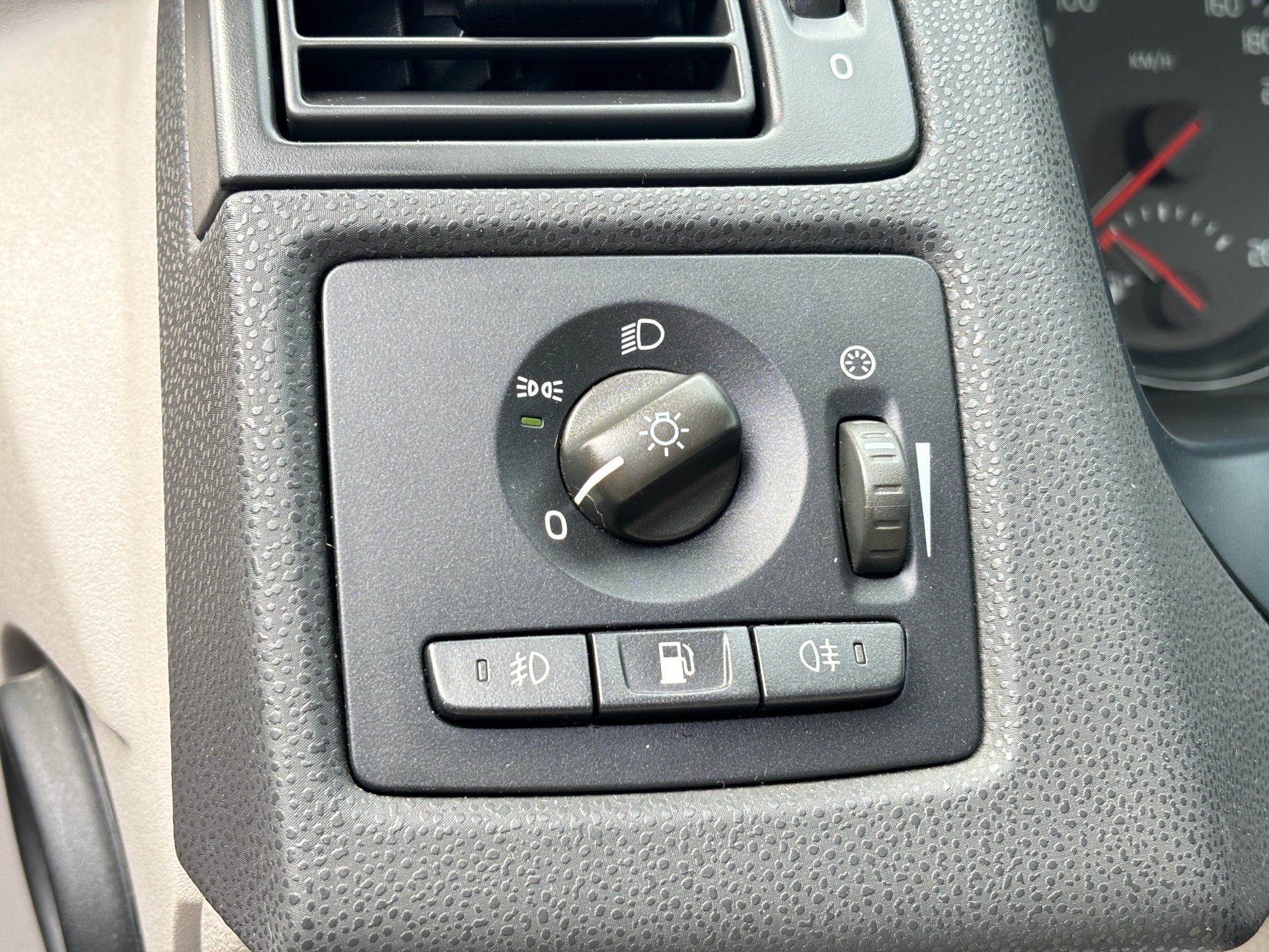/rahmanmotors/2007-Volvo-C70-9476875455116582.jpg