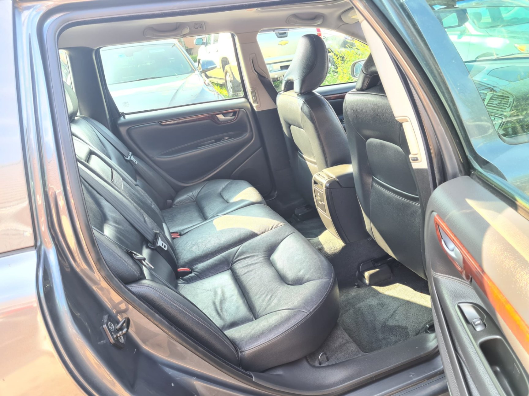 /rahmanmotors/2007-Volvo-V70-25703379093151124.jpg