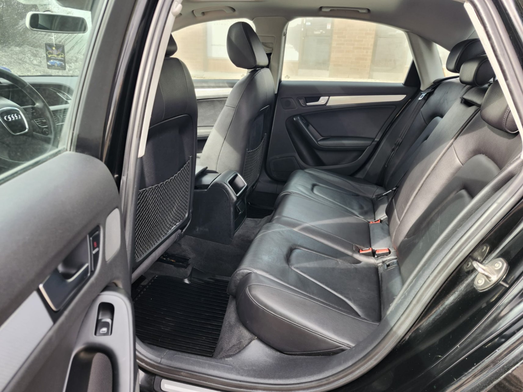 /rahmanmotors/2009-Audi-A4-24035940213450568.jpg