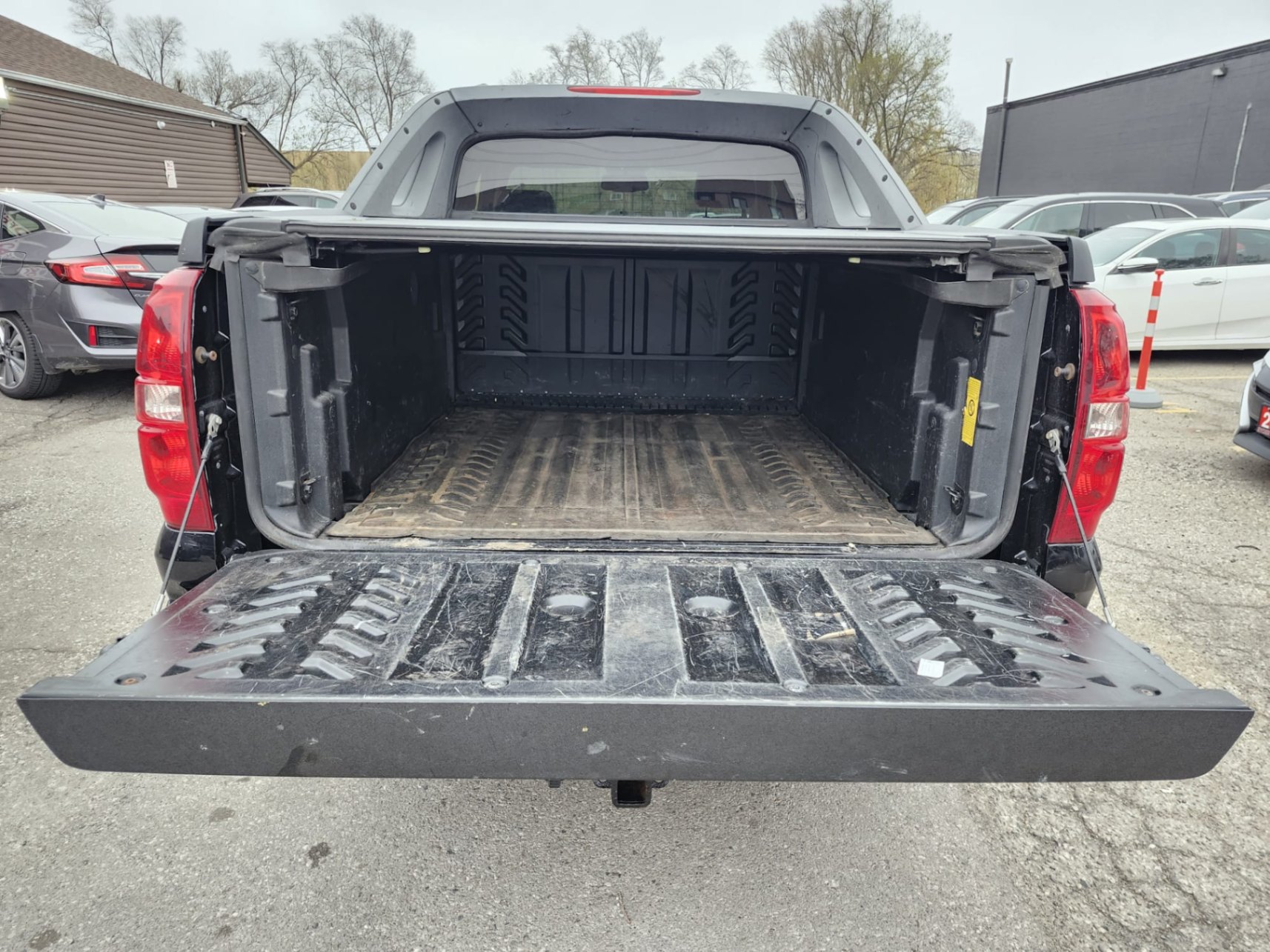 /rahmanmotors/2009-Chevrolet-Avalanche-13904668633488781.jpg