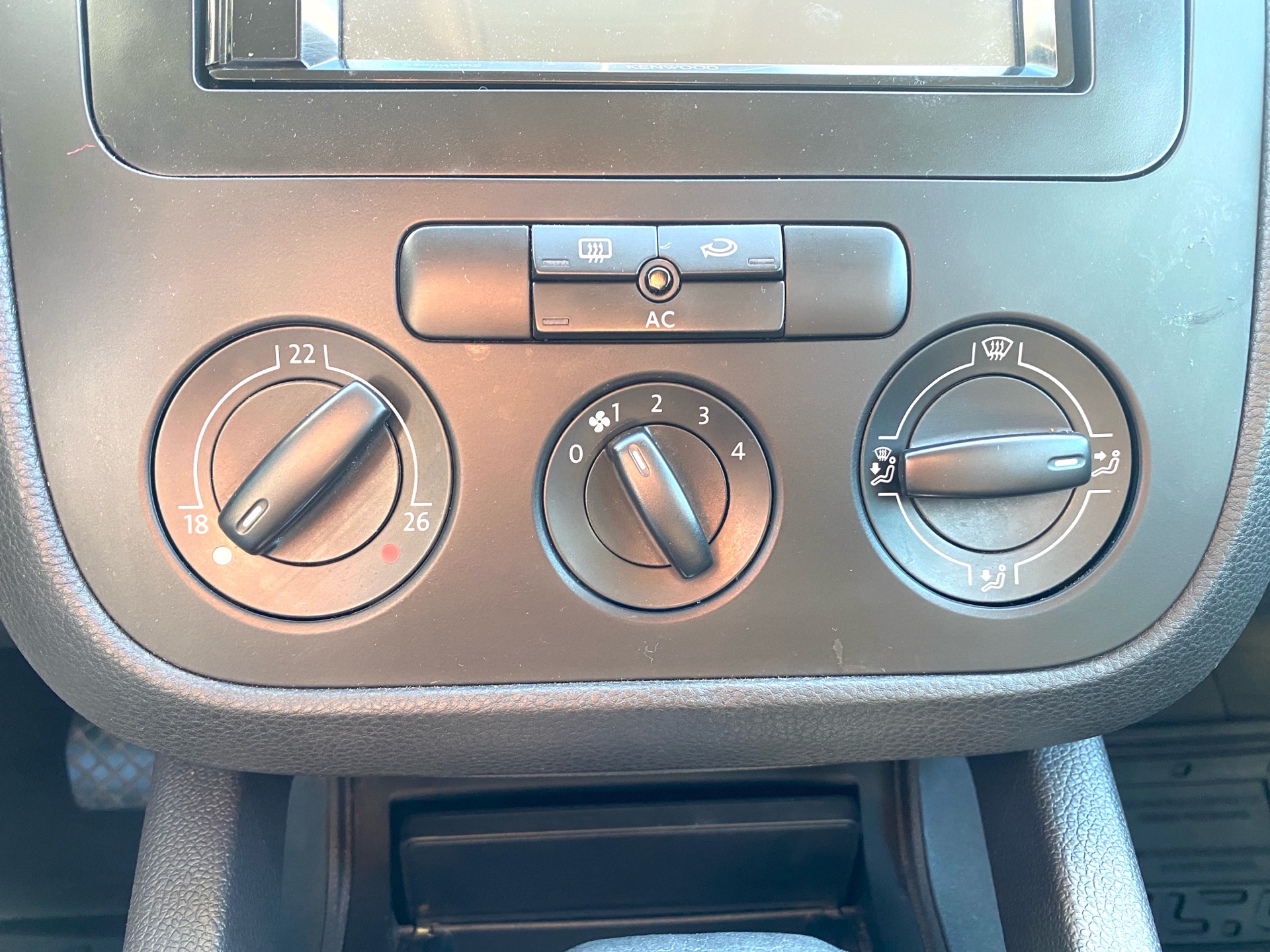 /rahmanmotors/2009-Volkswagen-Rabbit-10086475916759485.jpg
