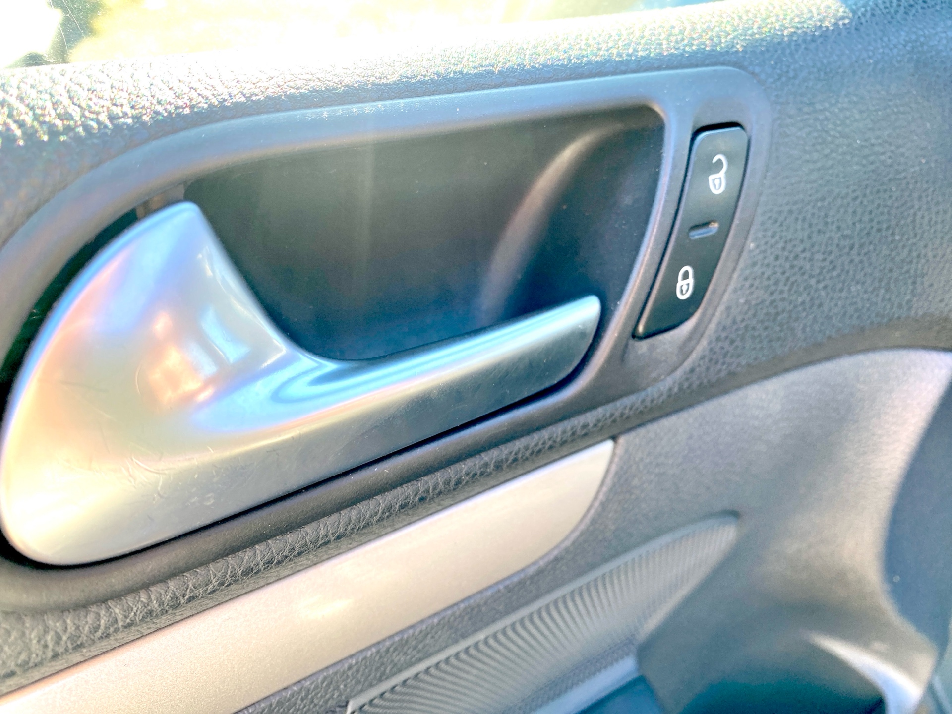 /rahmanmotors/2009-Volkswagen-Rabbit-20947991330738658.jpg