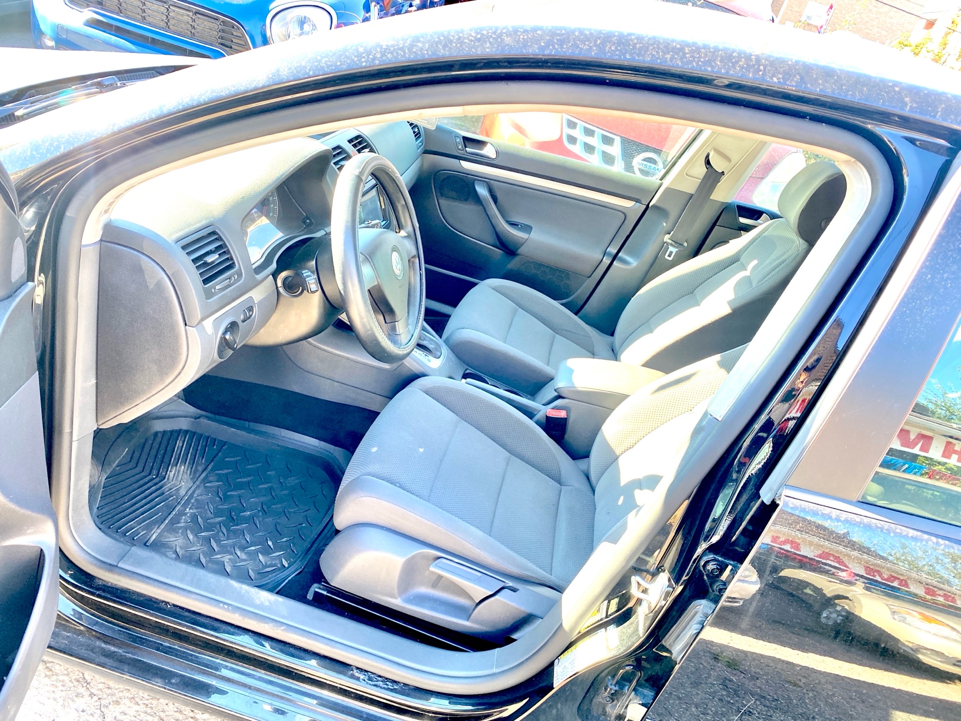 /rahmanmotors/2009-Volkswagen-Rabbit-4059128567969952.jpg