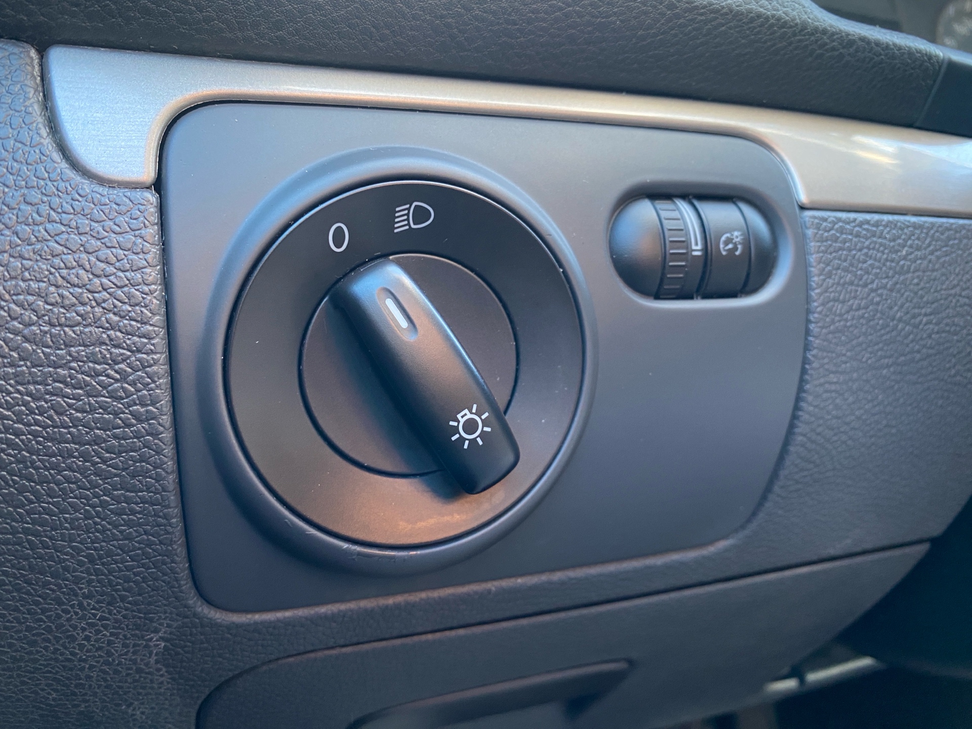 /rahmanmotors/2009-Volkswagen-Rabbit-4529603032827998.jpg