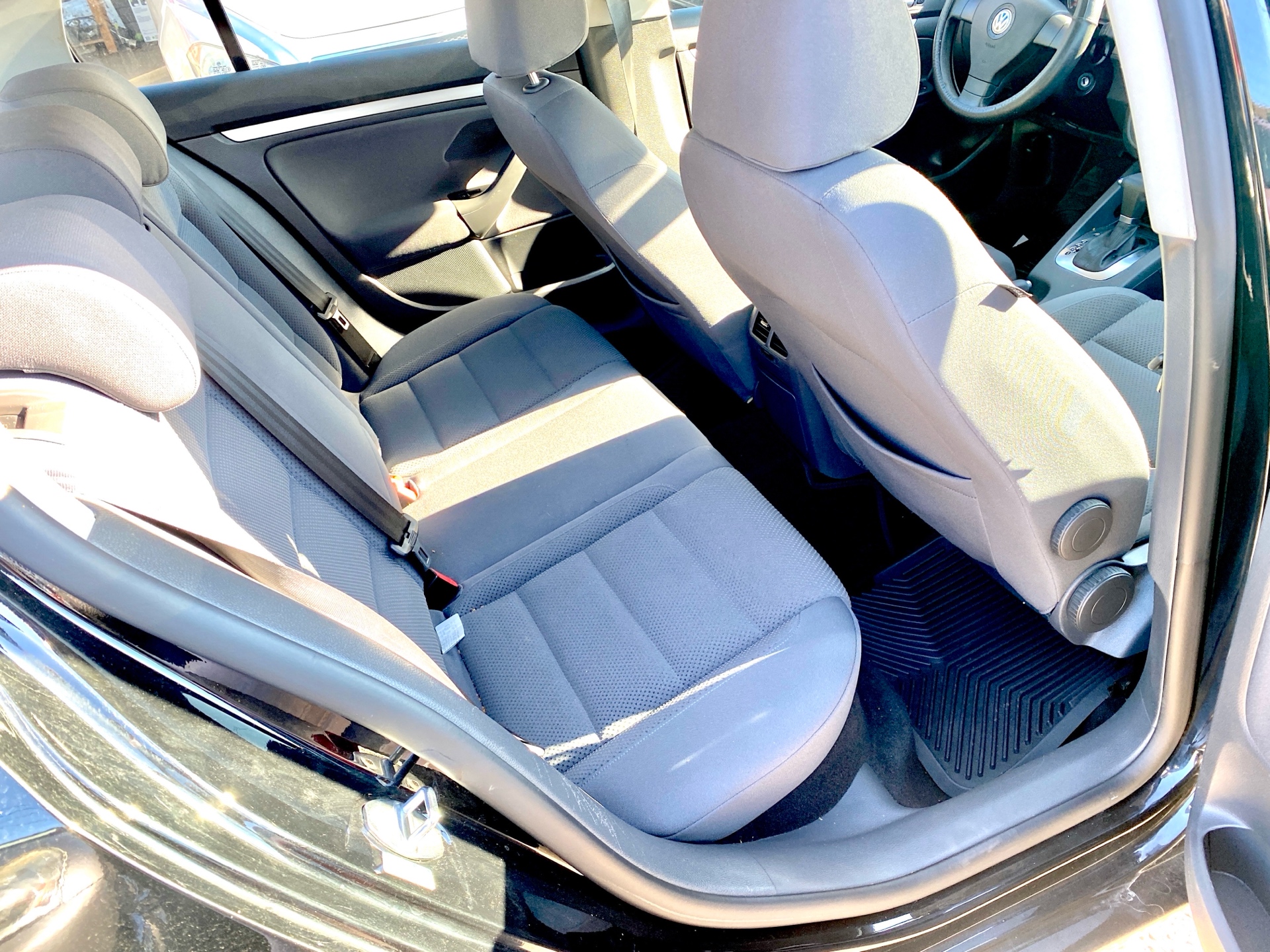 /rahmanmotors/2009-Volkswagen-Rabbit-8980253513578644.jpg