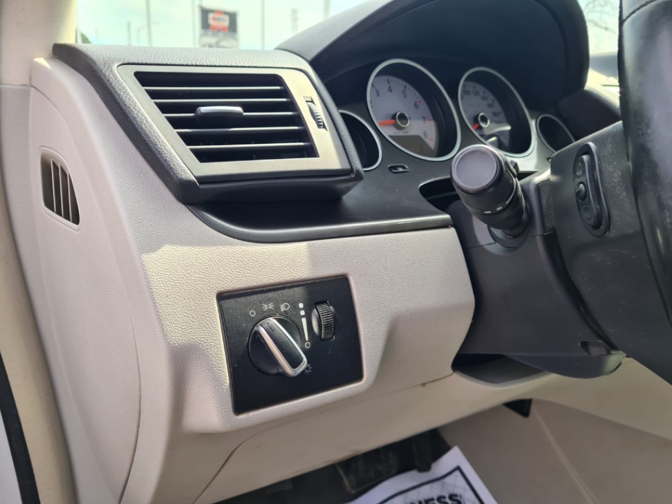 /rahmanmotors/2009-Volkswagen-Routan-23528134106678666.jpg