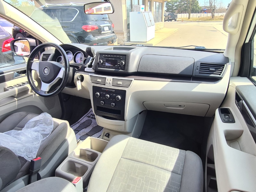 /rahmanmotors/2009-Volkswagen-Routan-3660837656421285.jpg