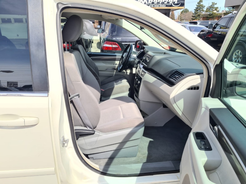 /rahmanmotors/2009-Volkswagen-Routan-4034364969722819.jpg