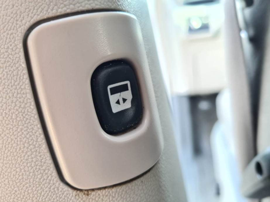 /rahmanmotors/2009-Volkswagen-Routan-4207309048128214.jpg