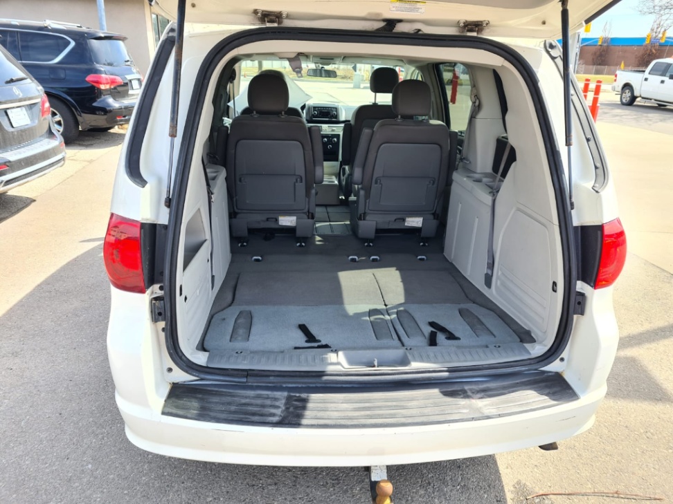/rahmanmotors/2009-Volkswagen-Routan-4385863406316417.jpg