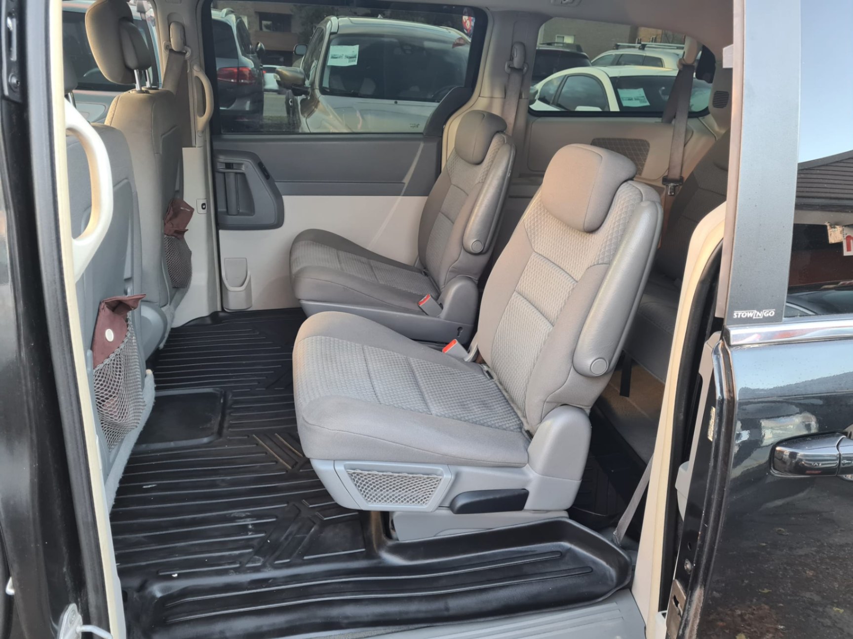 /rahmanmotors/2010-Chrysler-Town&-003730903477583869.jpg