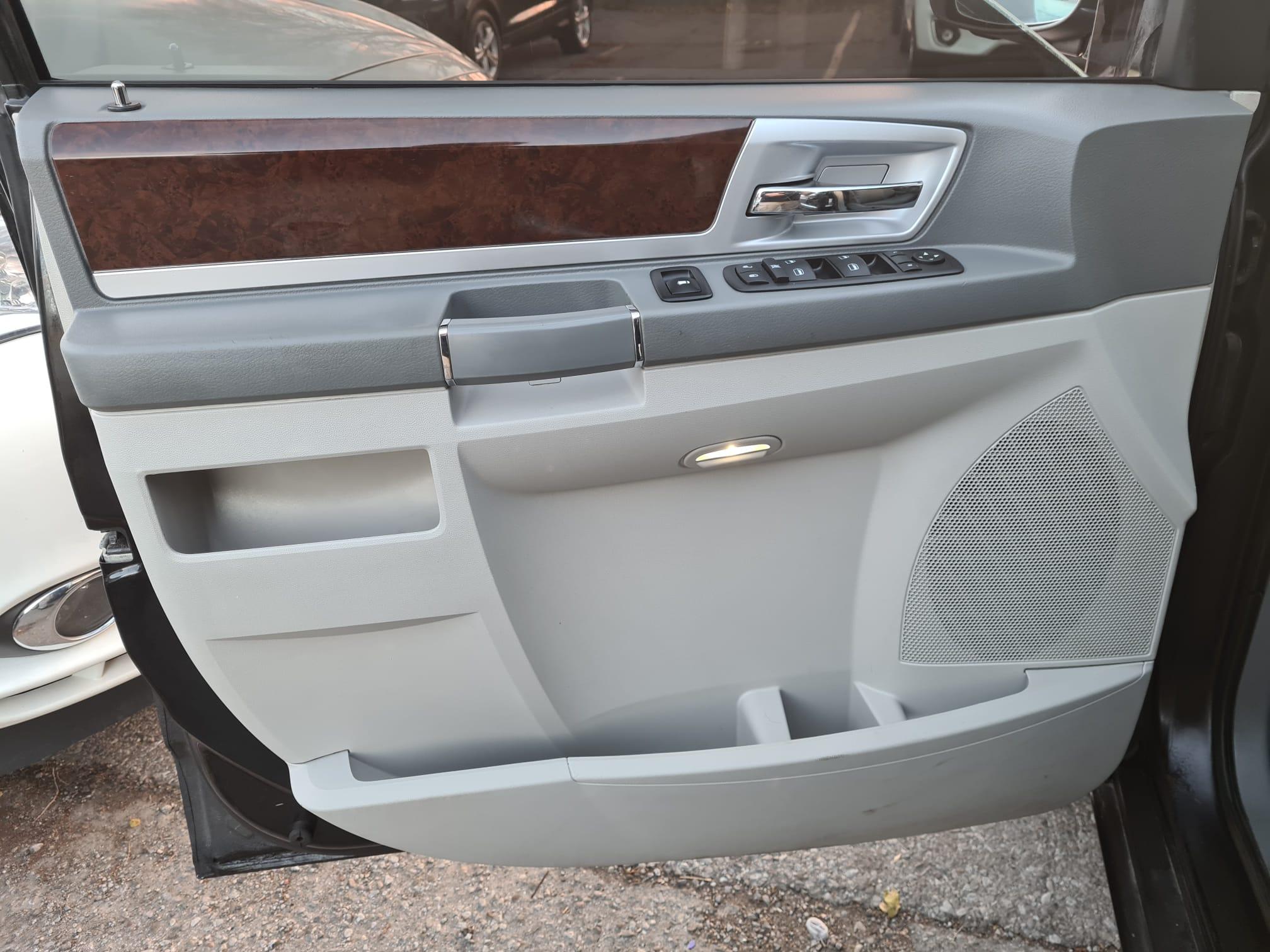 /rahmanmotors/2010-Chrysler-Town&-3035414534120906.jpg