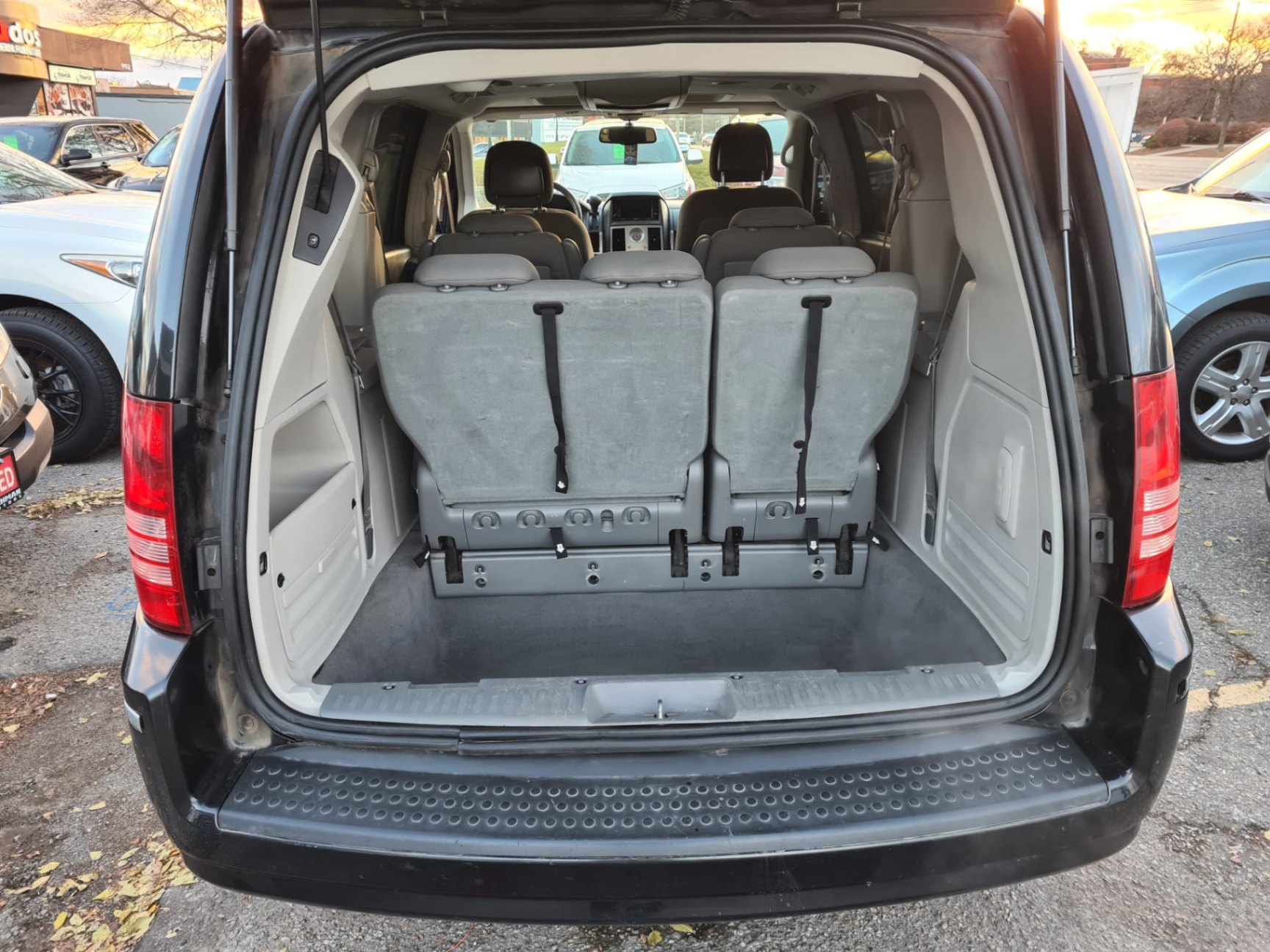/rahmanmotors/2010-Chrysler-Town&-36044902420446556.jpg