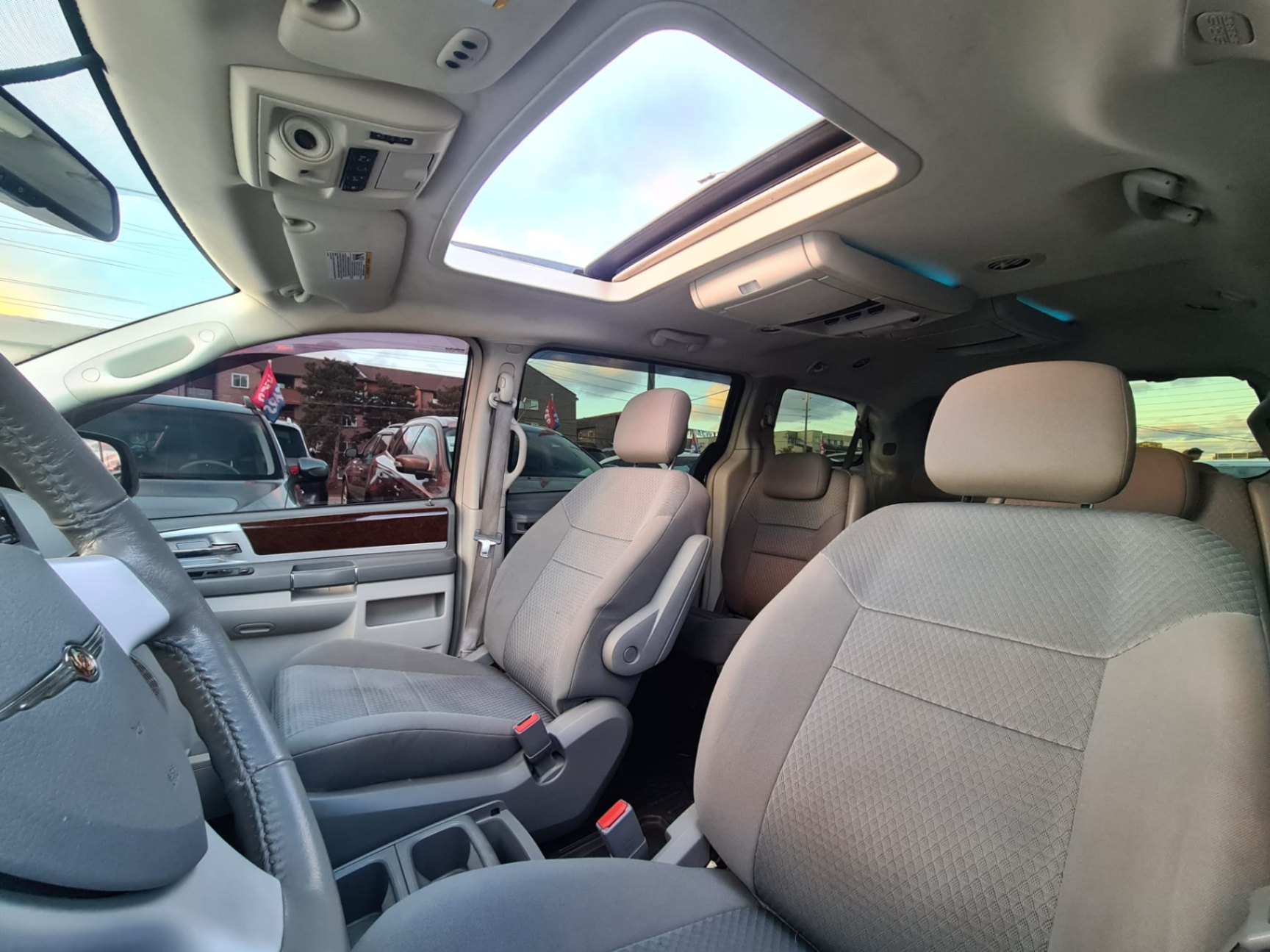 /rahmanmotors/2010-Chrysler-Town&-5812109545275026.jpg
