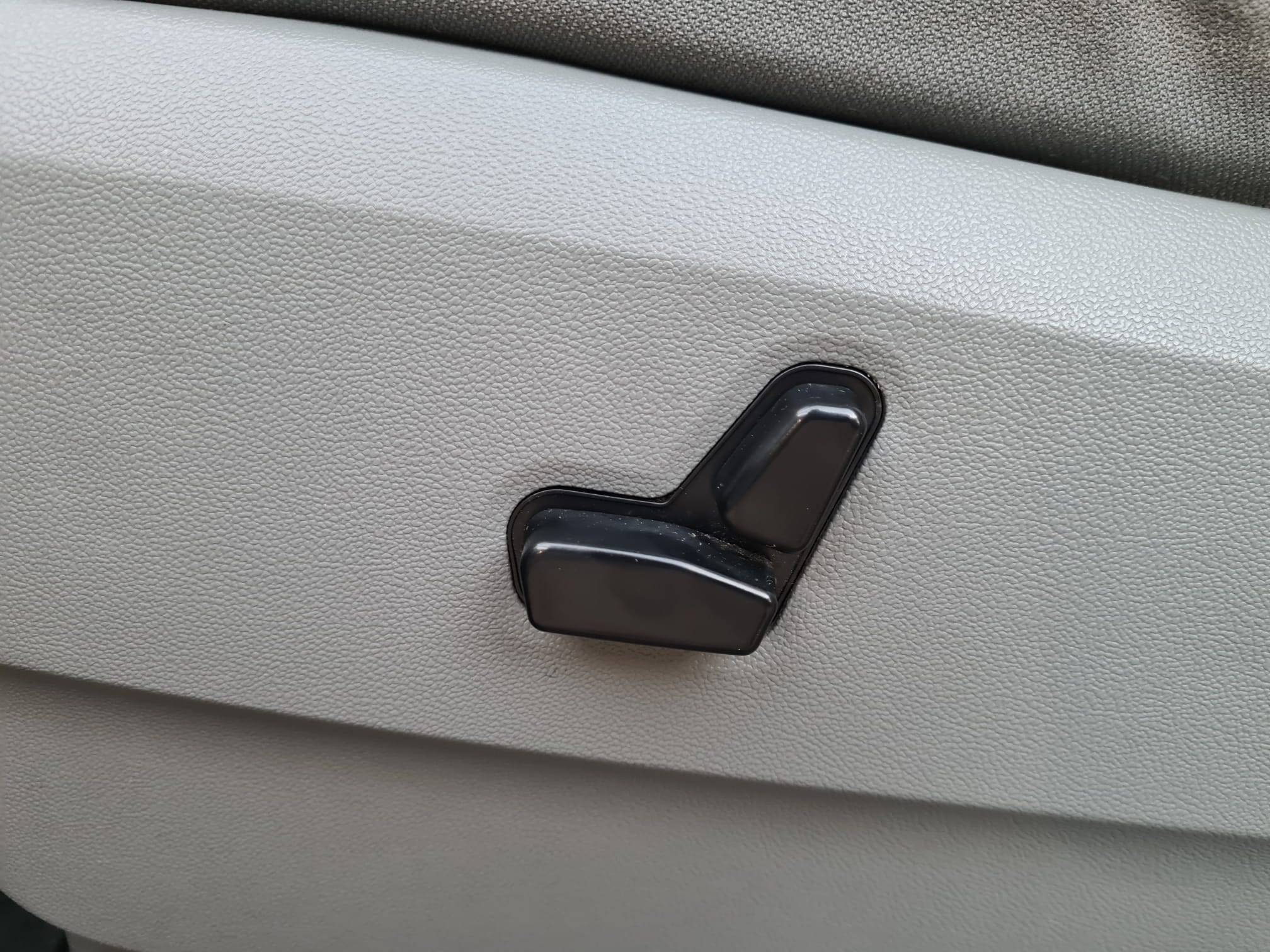 /rahmanmotors/2010-Chrysler-Town&-6047297368247933.jpg